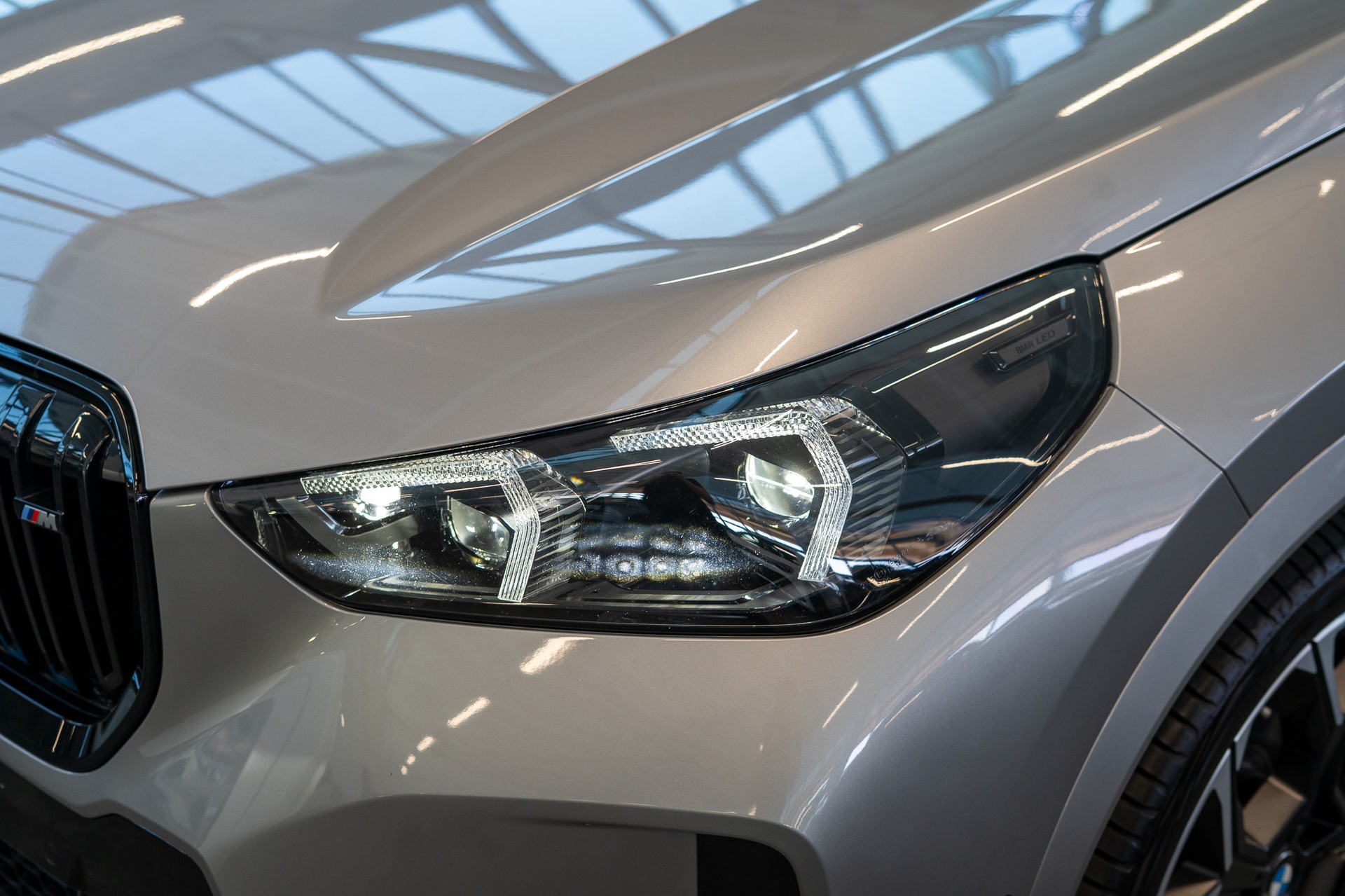 BMW X1 M35i / 20" Felgen / Sportsitze / Head-Up Display-image-8