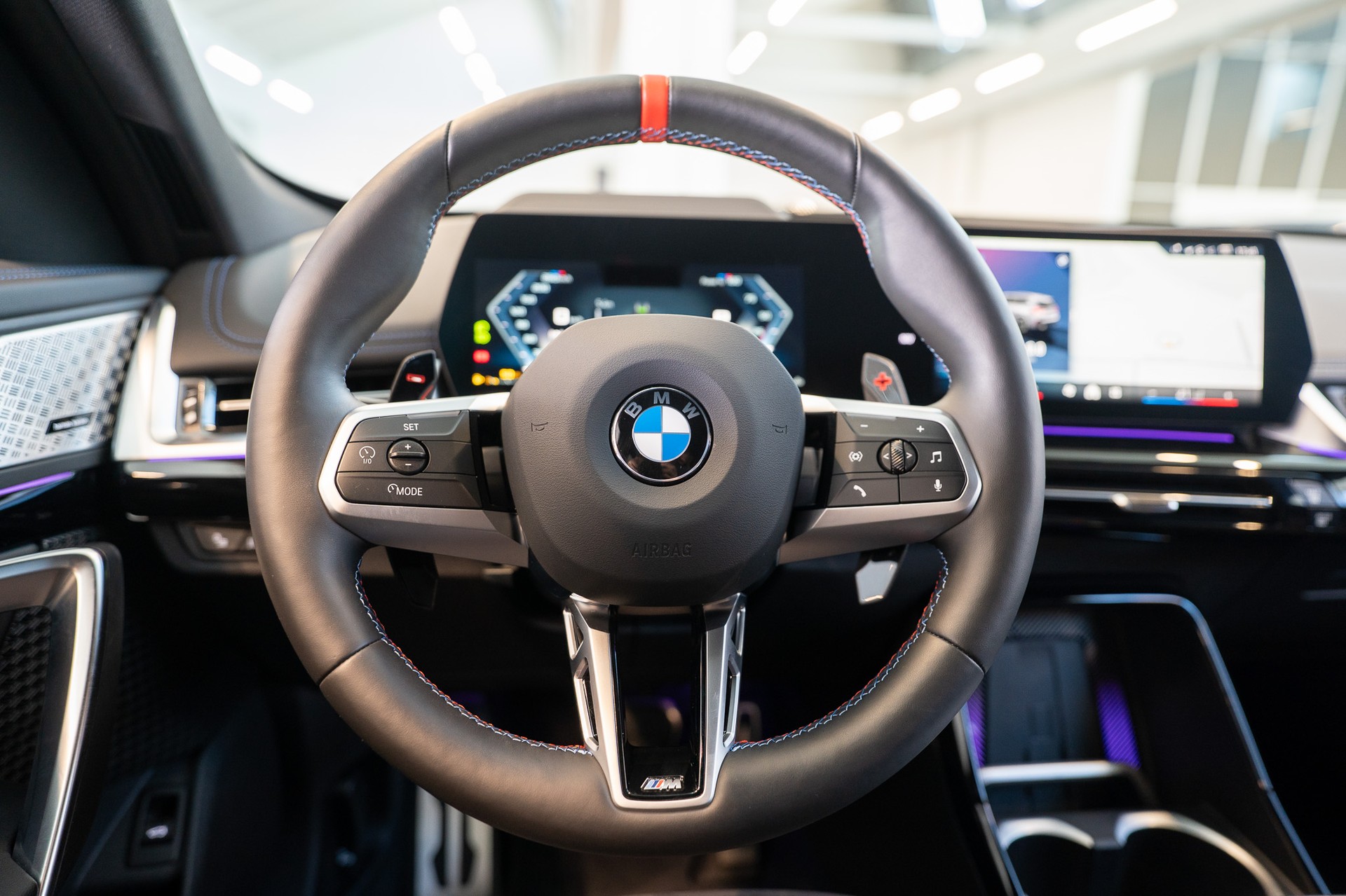 BMW X1 M35i / 20" Felgen / Sportsitze / Head-Up Display-image-18
