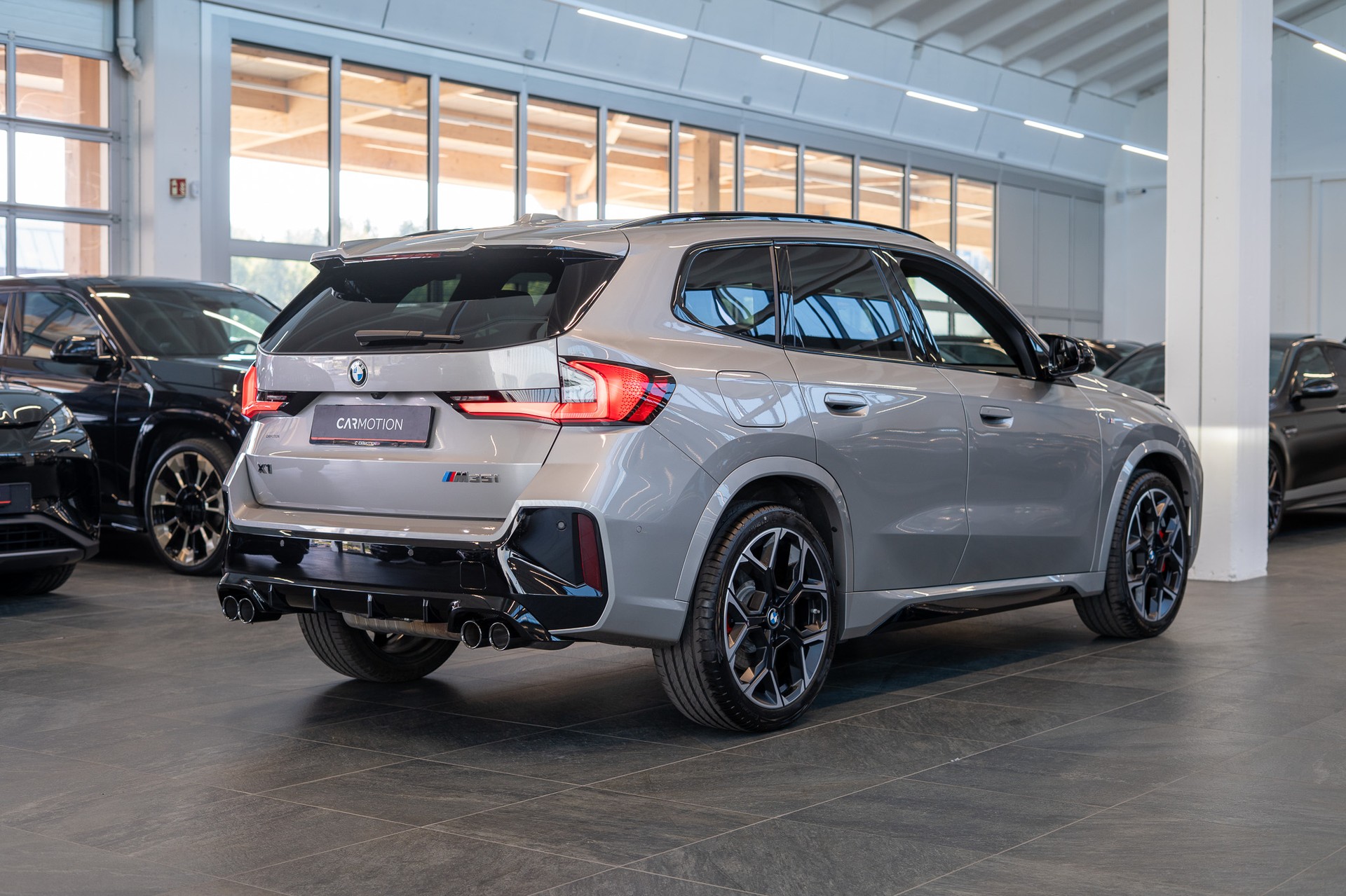 BMW X1 M35i / 20" Felgen / Sportsitze / Head-Up Display-image-6