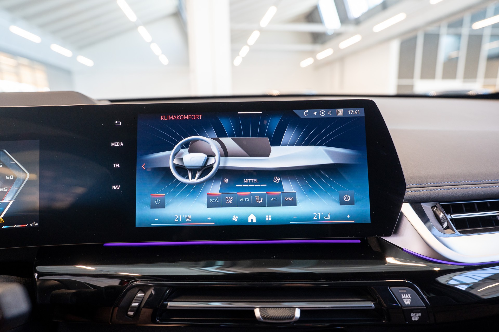 BMW X1 M35i / 20" Felgen / Sportsitze / Head-Up Display-image-21