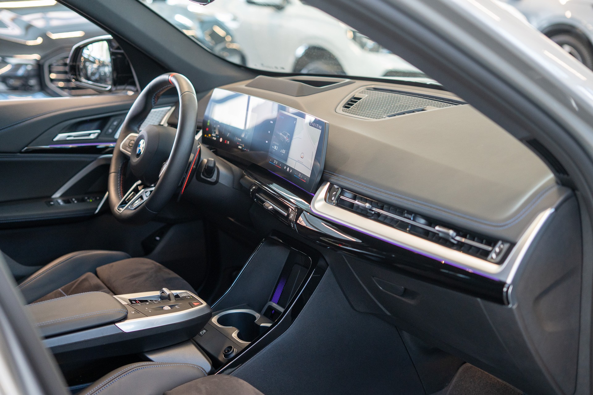 BMW X1 M35i / 20" Felgen / Sportsitze / Head-Up Display-image-16