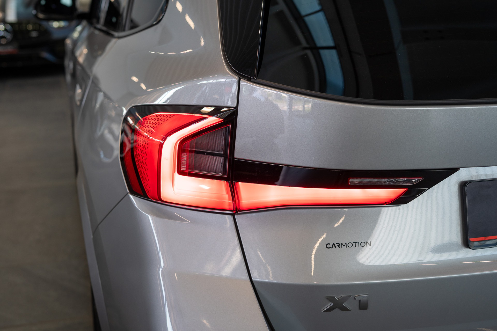 BMW X1 M35i / 20" Felgen / Sportsitze / Head-Up Display-image-7