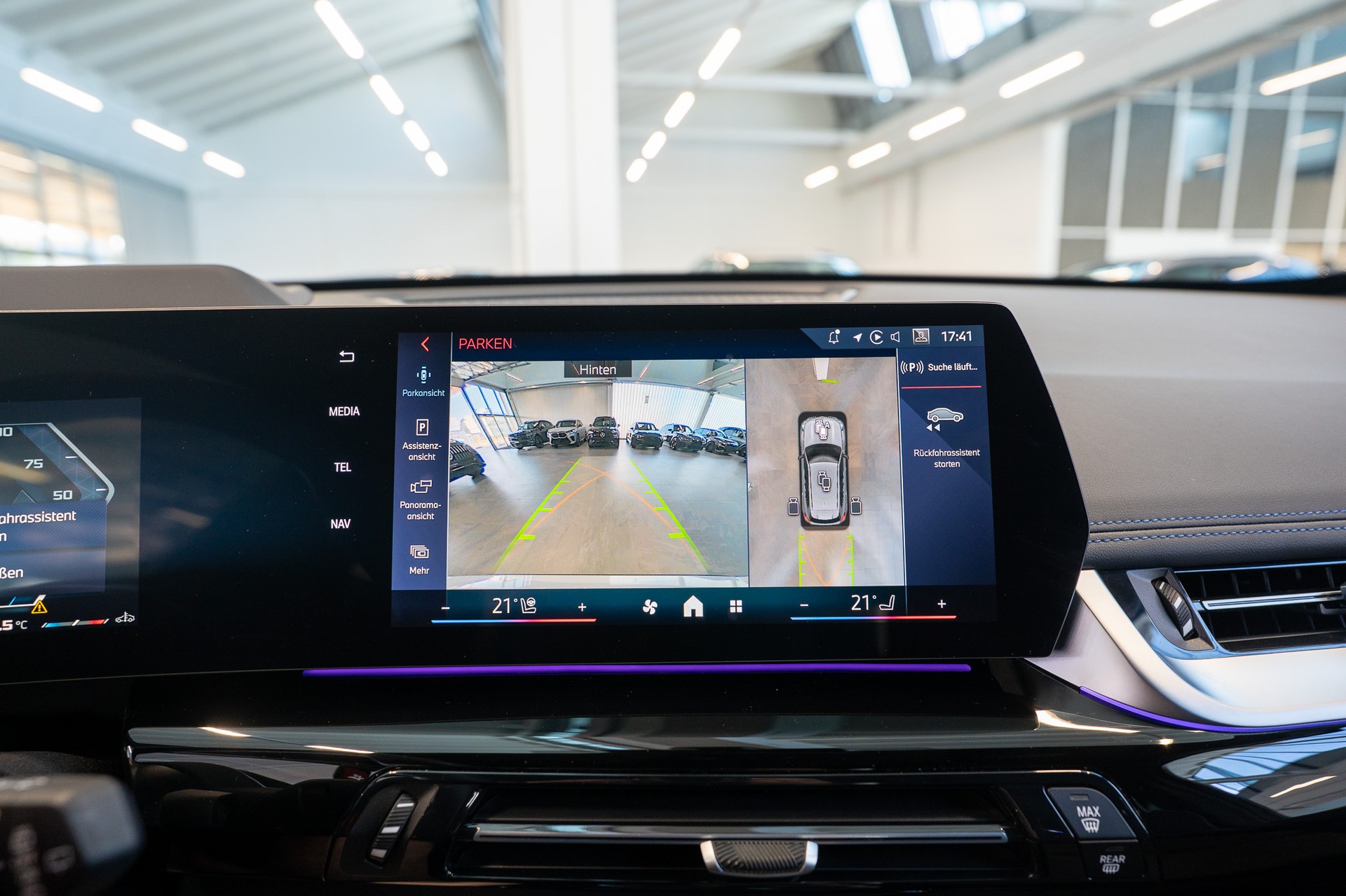 BMW X1 M35i / 20" Felgen / Sportsitze / Head-Up Display-image-20