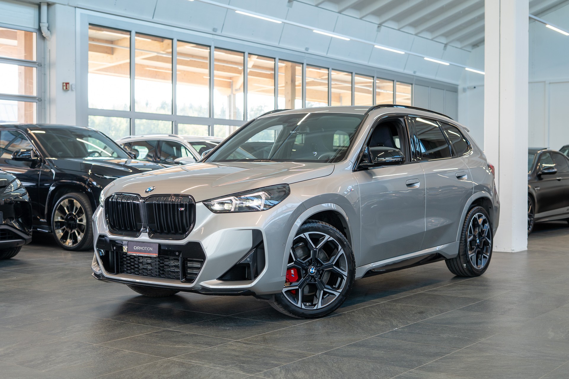 BMW X1 M35i / 20" Felgen / Sportsitze / Head-Up Display-image-0