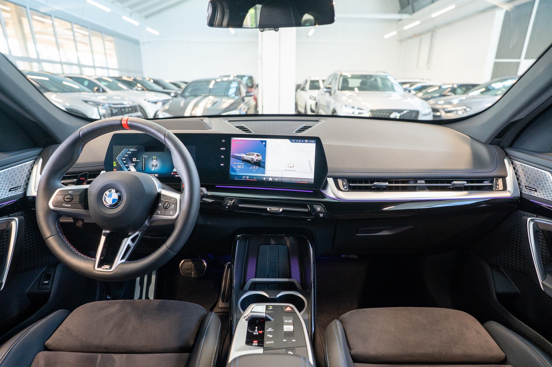 BMW X1 M35i / 20" Felgen / Sportsitze / Head-Up Display-image-17