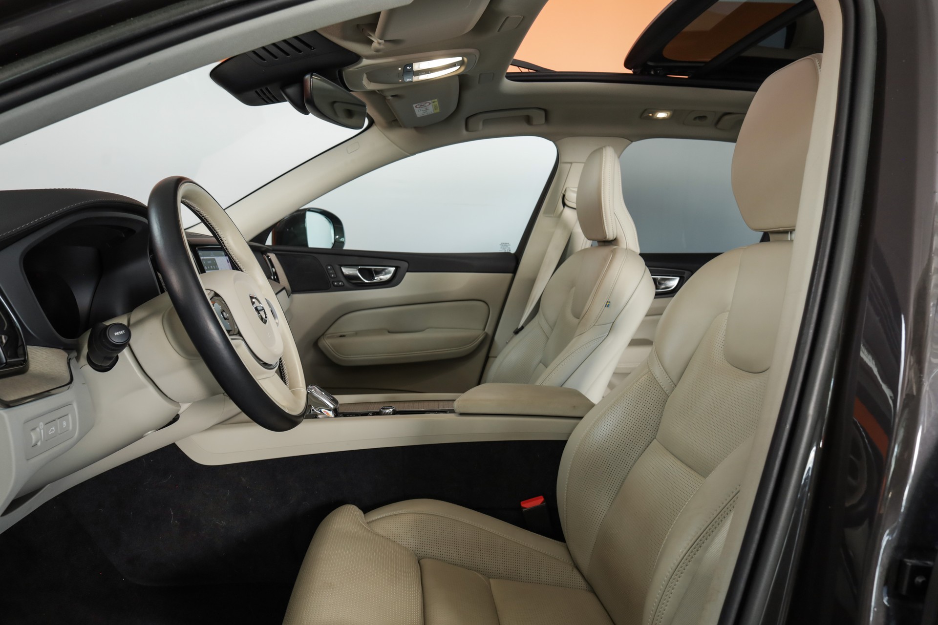 VOLVO XC60 T6 eAWD PluginHybrid Plus Bright Geartronic-image-3