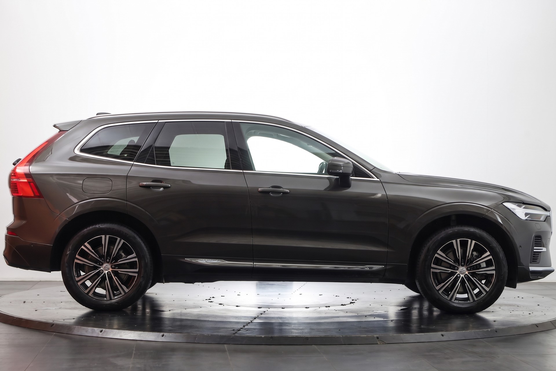 VOLVO XC60 T6 eAWD PluginHybrid Plus Bright Geartronic-image-5