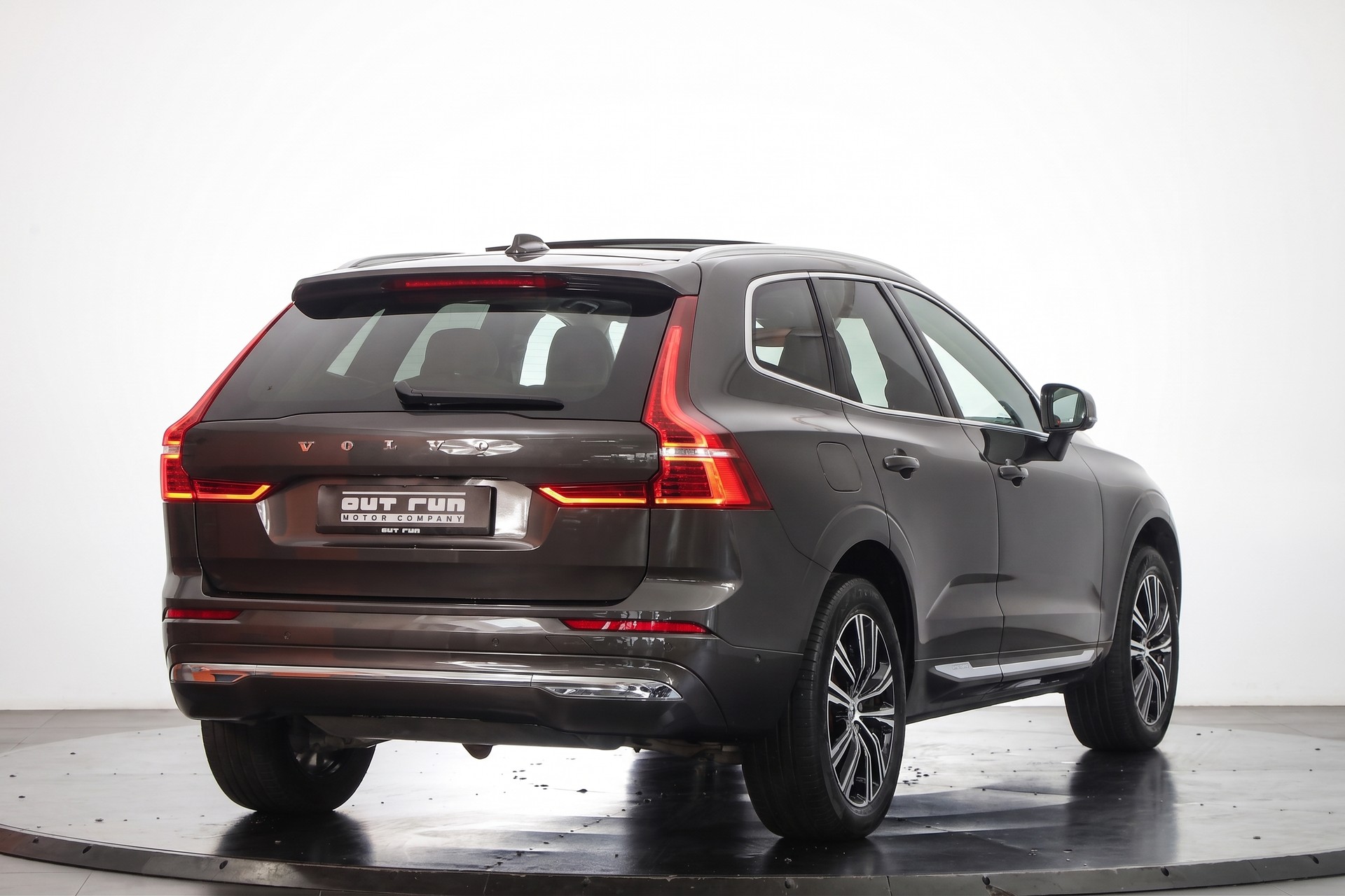 VOLVO XC60 T6 eAWD PluginHybrid Plus Bright Geartronic-image-4