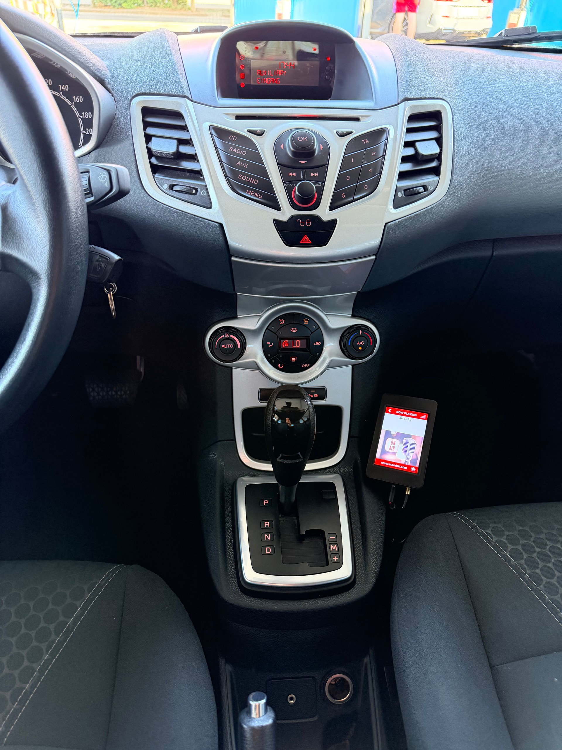 FORD 1.4 16V Titanium-image-3