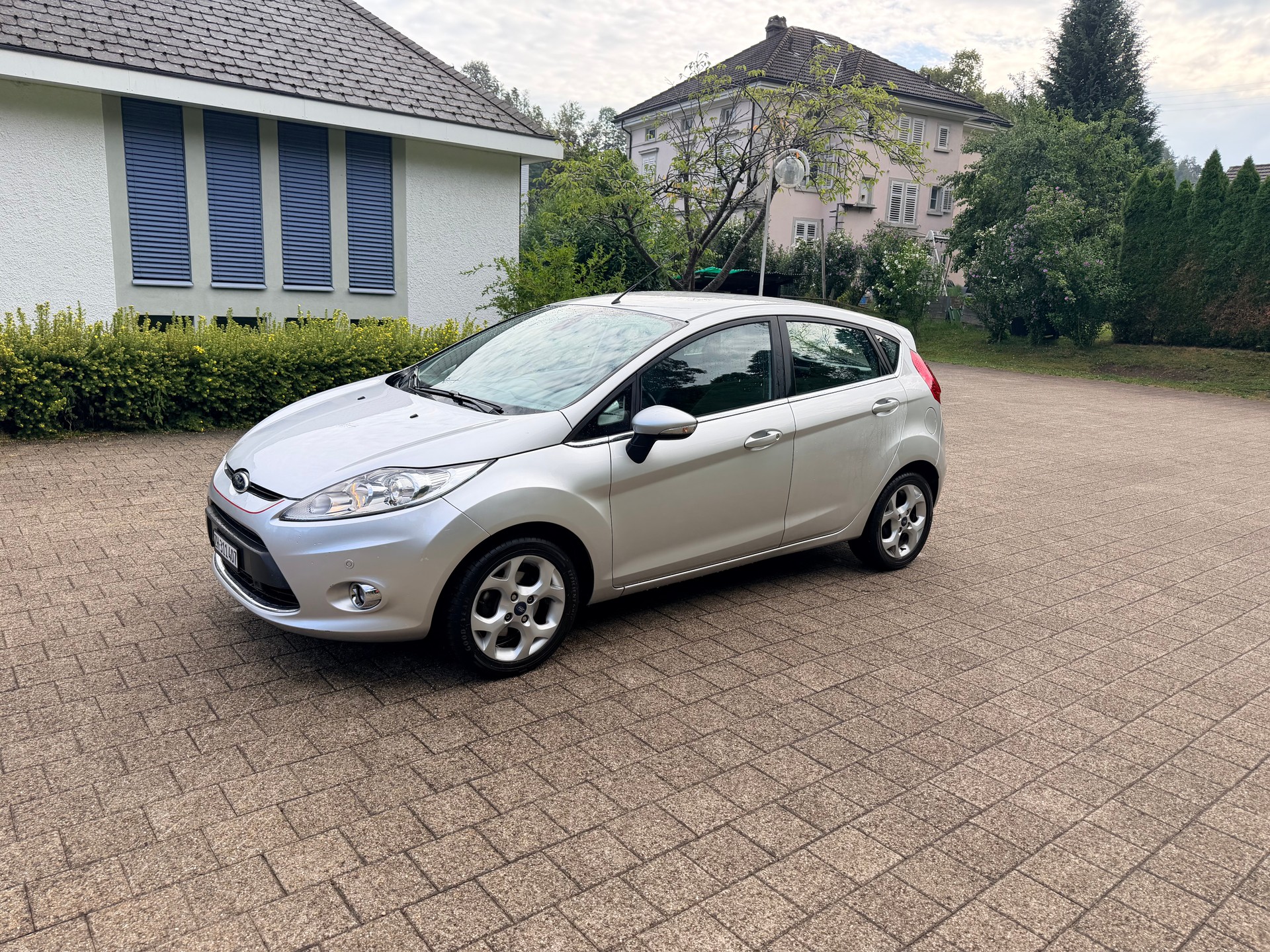 FORD 1.4 16V Titanium-image-1