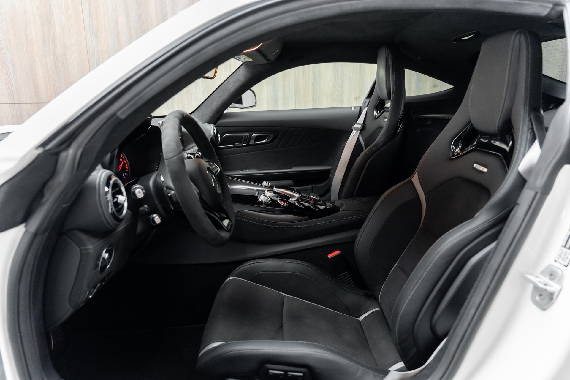 MERCEDES-BENZ AMG GT R Speedshift DCT-image-4