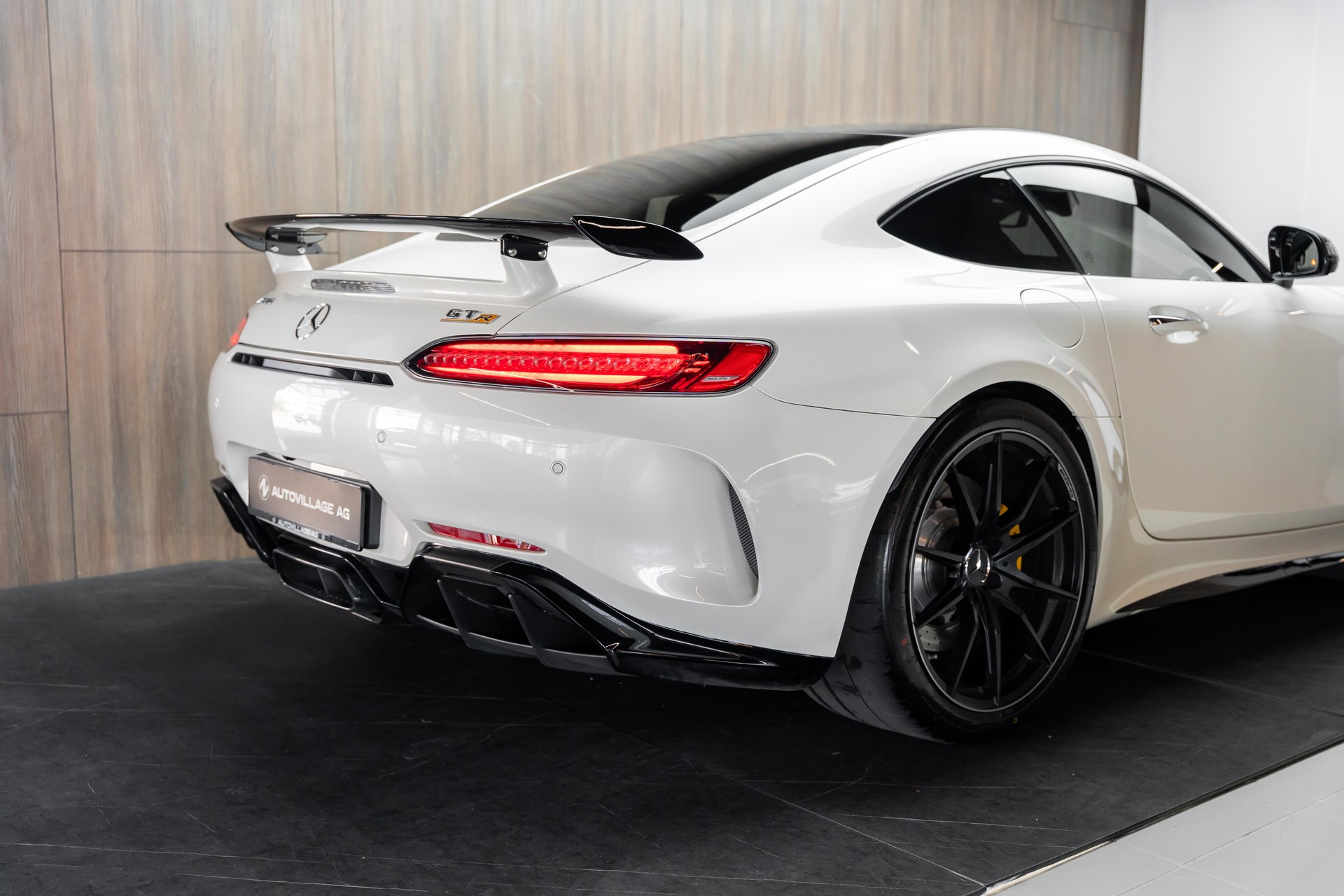MERCEDES-BENZ AMG GT R Speedshift DCT-image-26