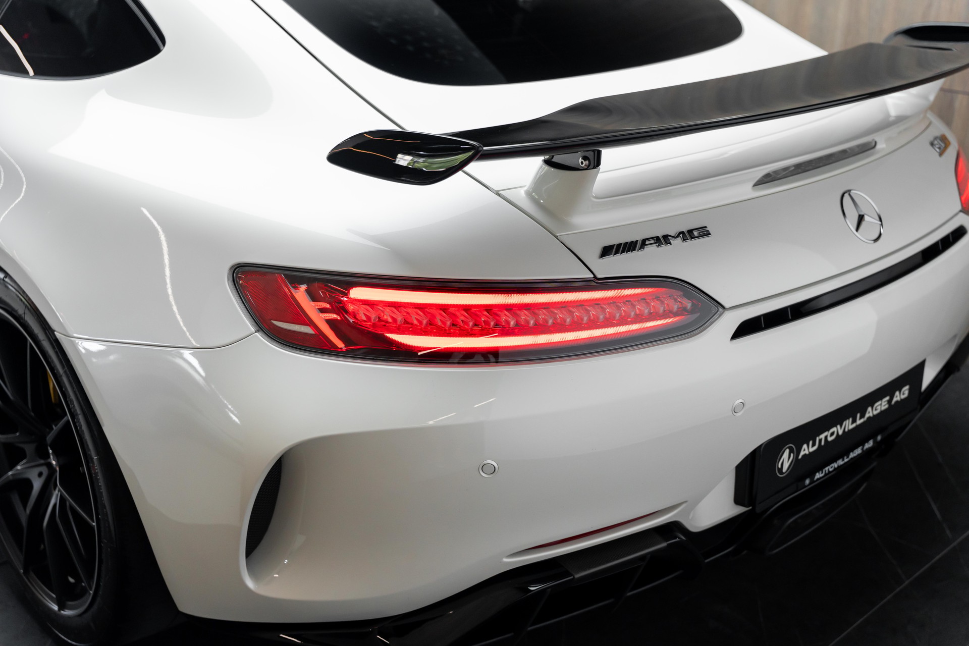 MERCEDES-BENZ AMG GT R Speedshift DCT-image-24