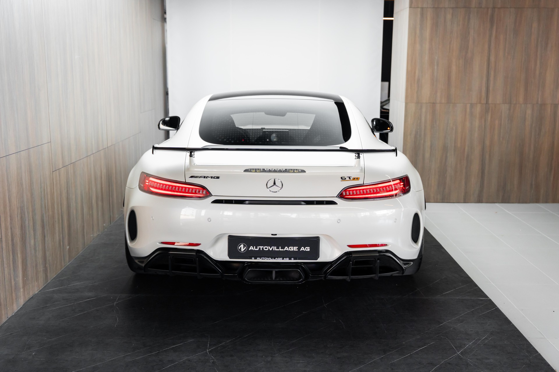 MERCEDES-BENZ AMG GT R Speedshift DCT-image-28