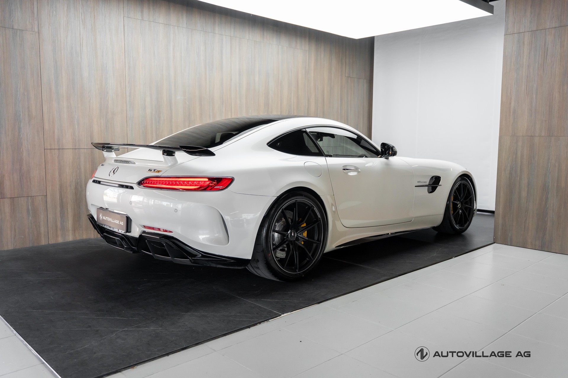 MERCEDES-BENZ AMG GT R Speedshift DCT-image-1