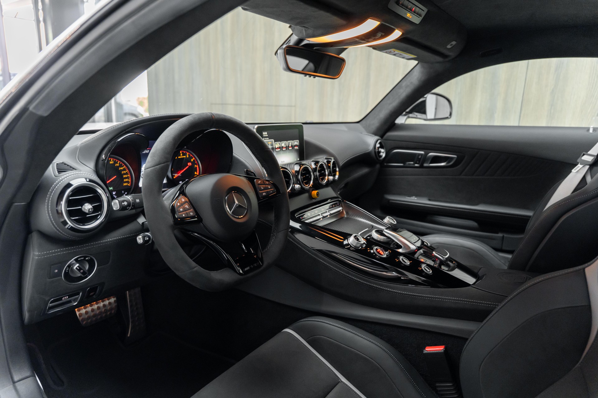 MERCEDES-BENZ AMG GT R Speedshift DCT-image-3