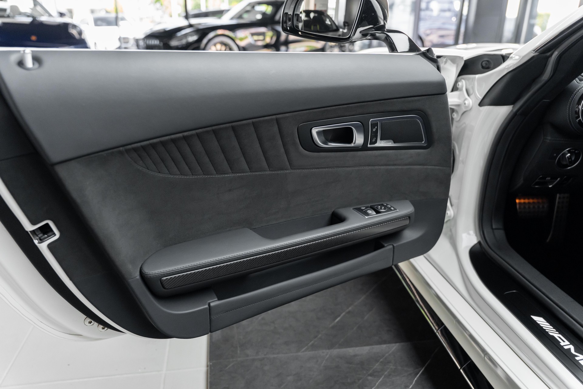 MERCEDES-BENZ AMG GT R Speedshift DCT-image-19