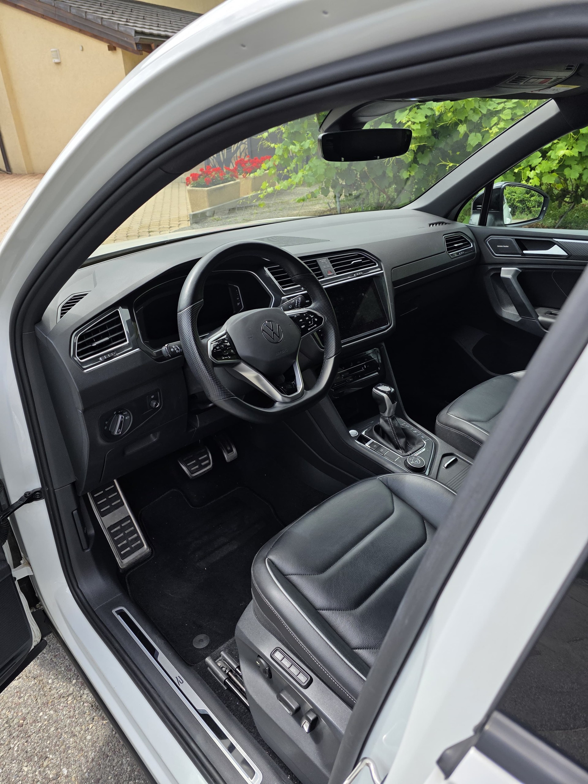 VW 2.0 TSI R-Line DSG-image-4