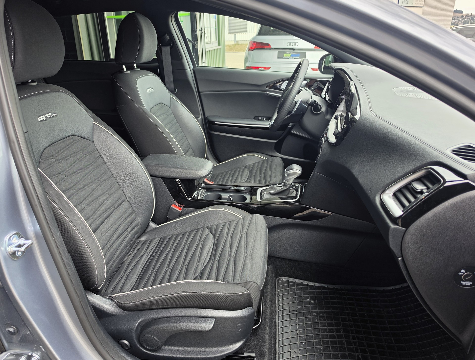 KIA ProCeed 1.5 T-GDi MHEV GT-Line DCT-image-4