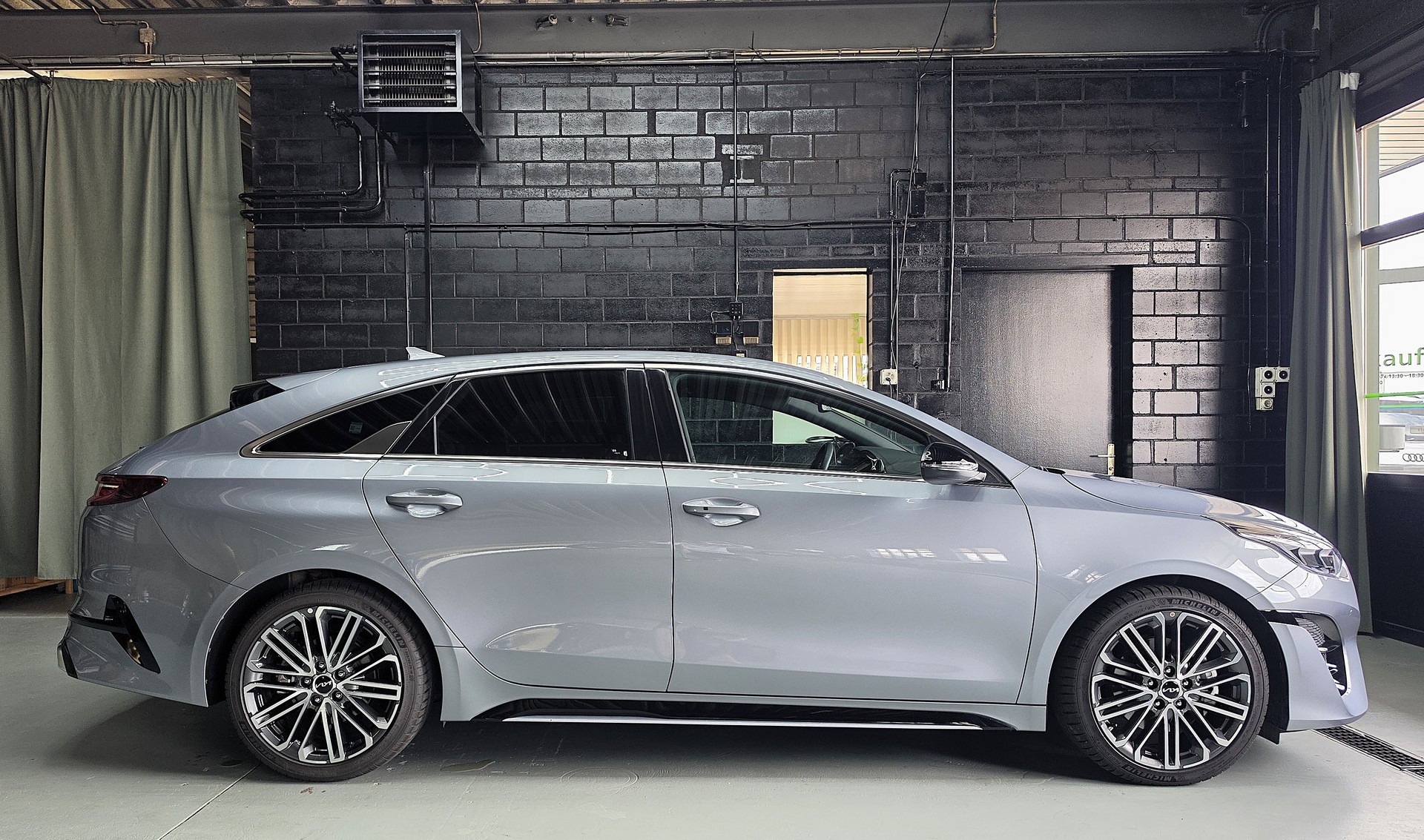 KIA ProCeed 1.5 T-GDi MHEV GT-Line DCT-image-1