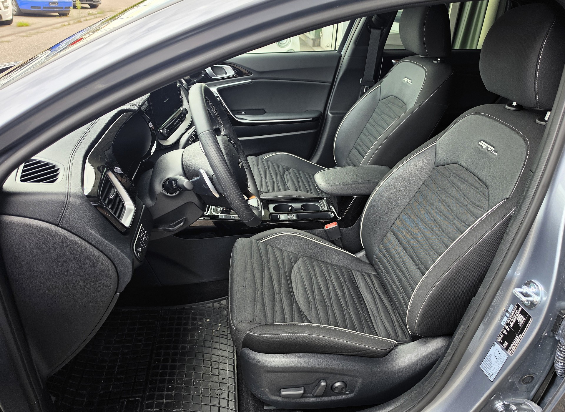 KIA ProCeed 1.5 T-GDi MHEV GT-Line DCT-image-8