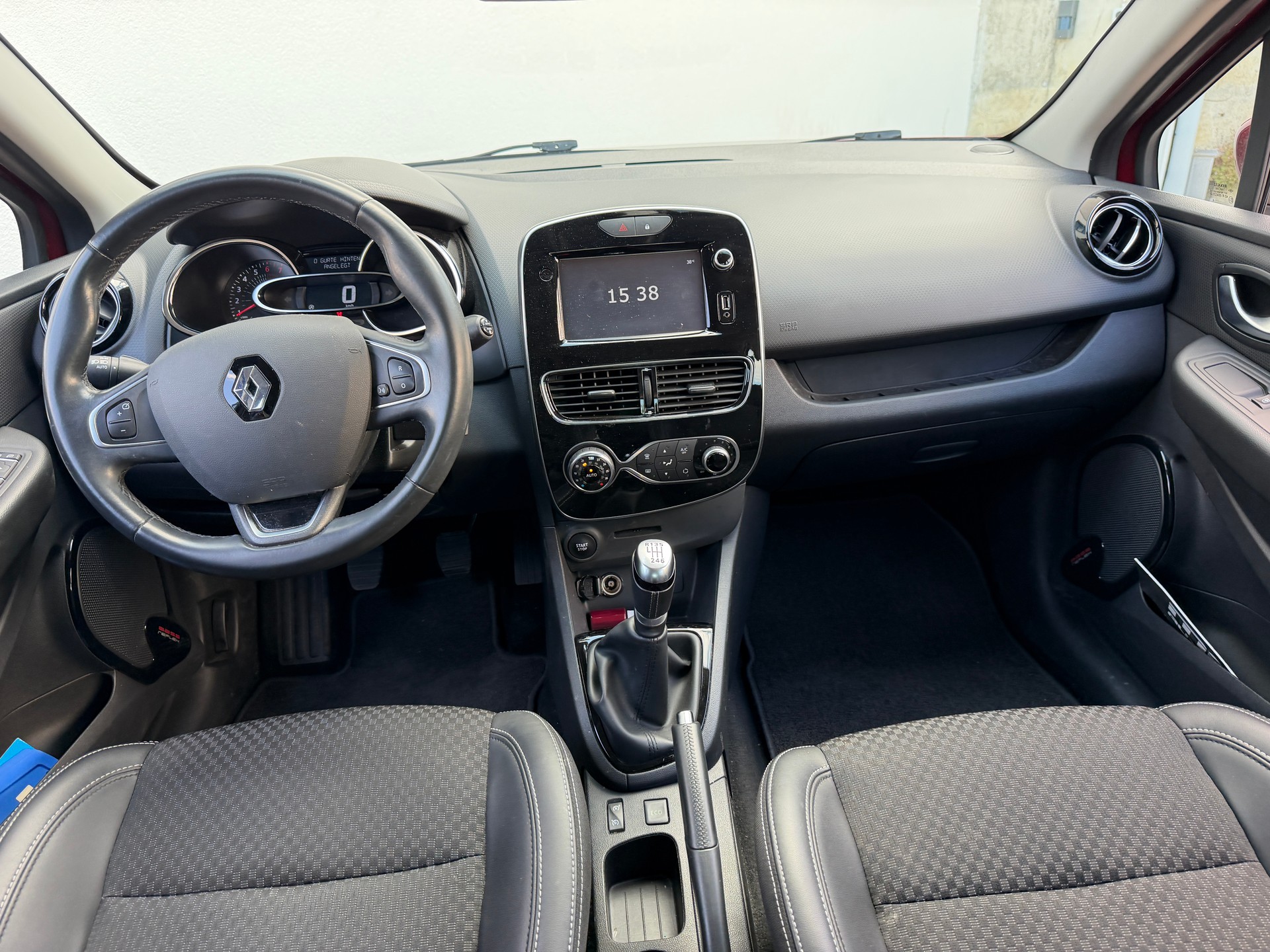 RENAULT Clio 1.2 TCe 120 Intens S/S-image-10