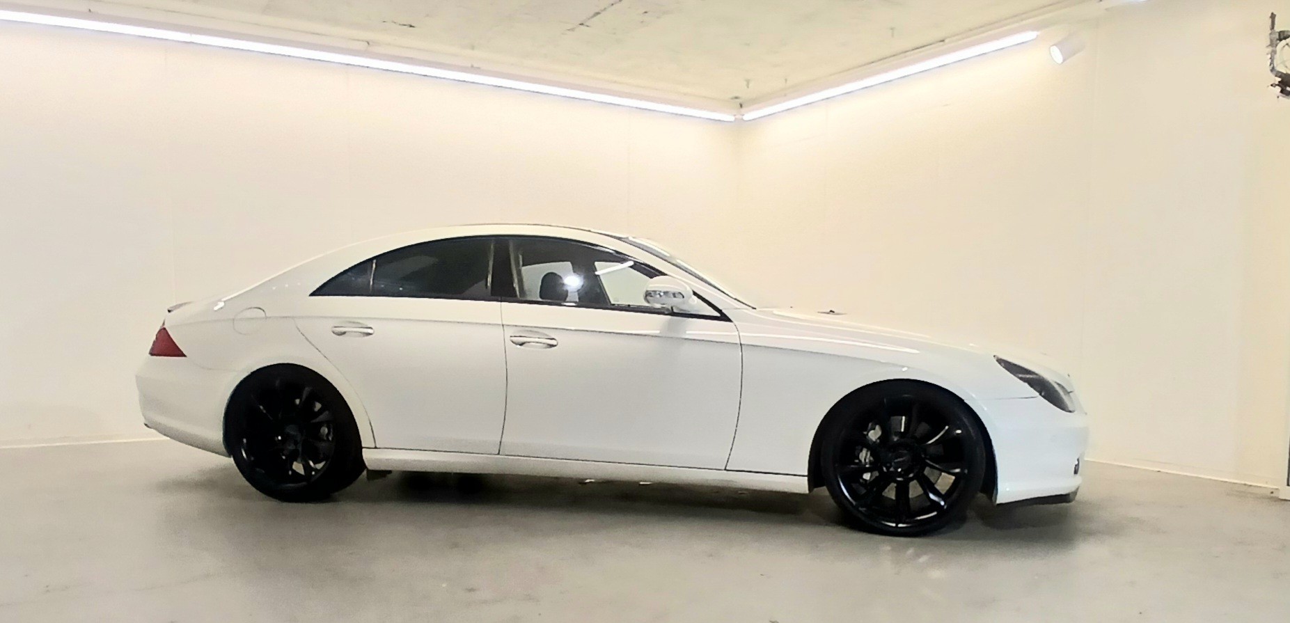 MERCEDES-BENZ CLS 55 AMG Automatic-image-3