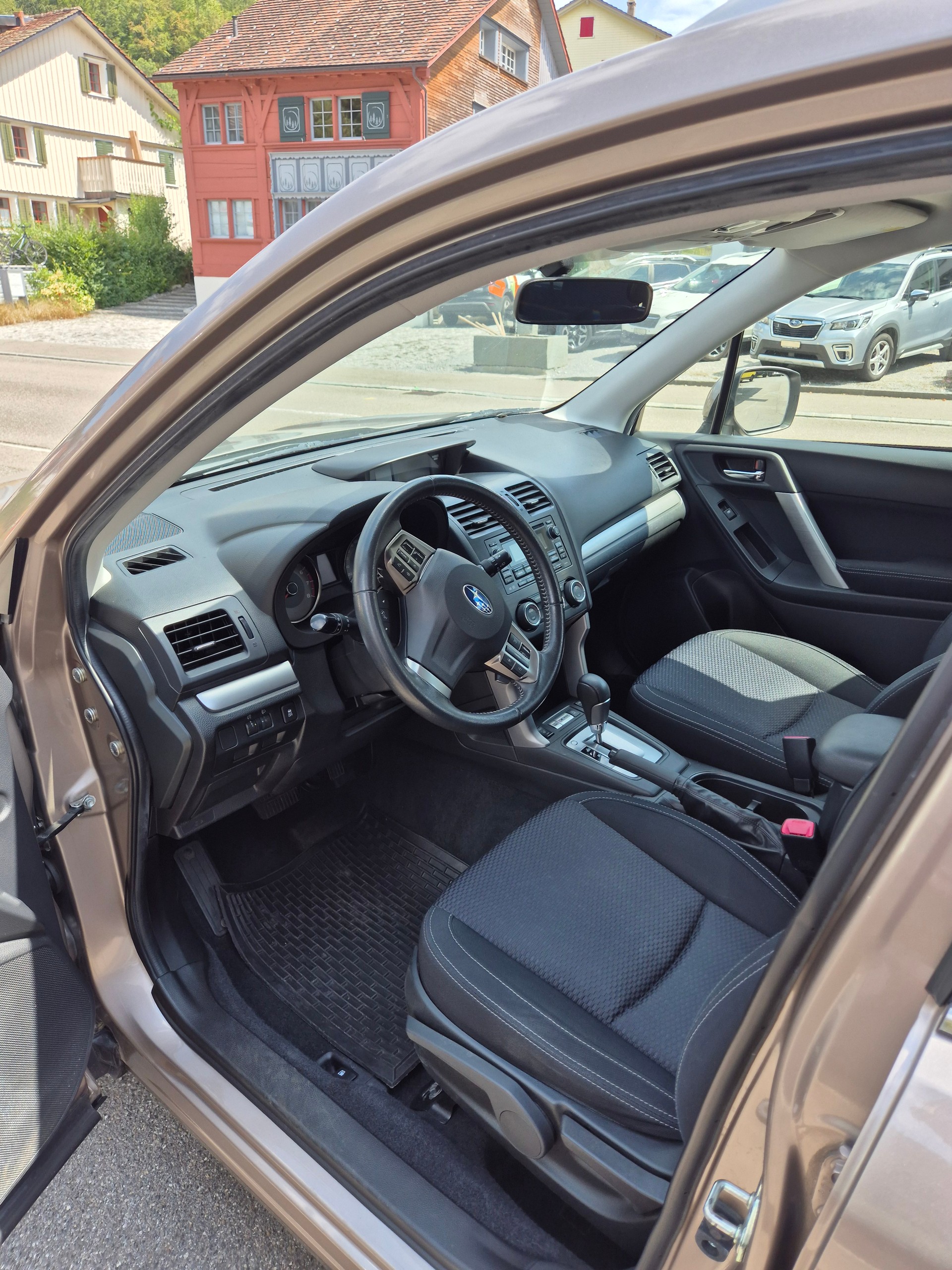 SUBARU Forester 2.0i Swiss Lineartronic-image-4