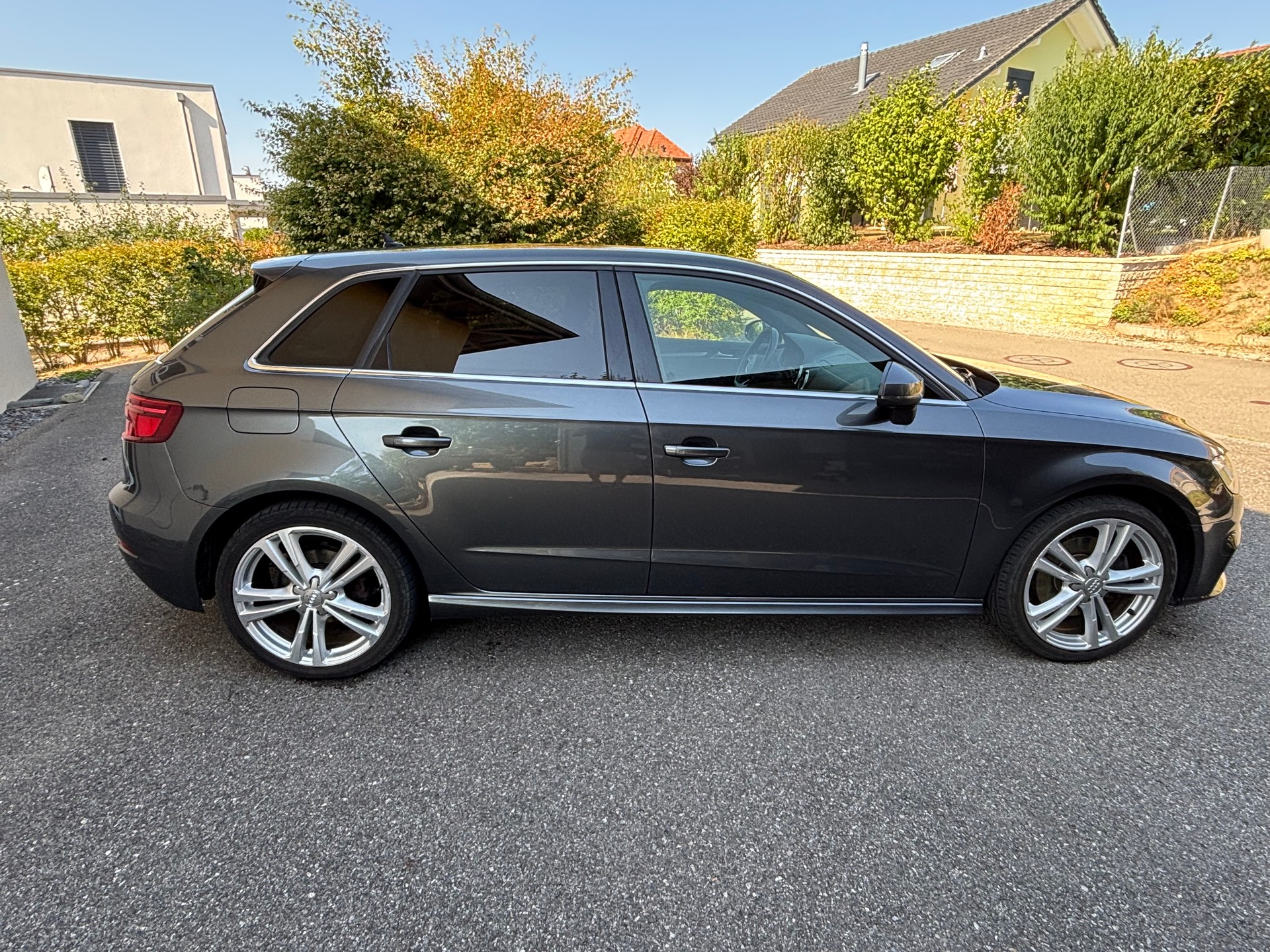 AUDI 1.4 40 e-tron Sport S-Tronic-image-0