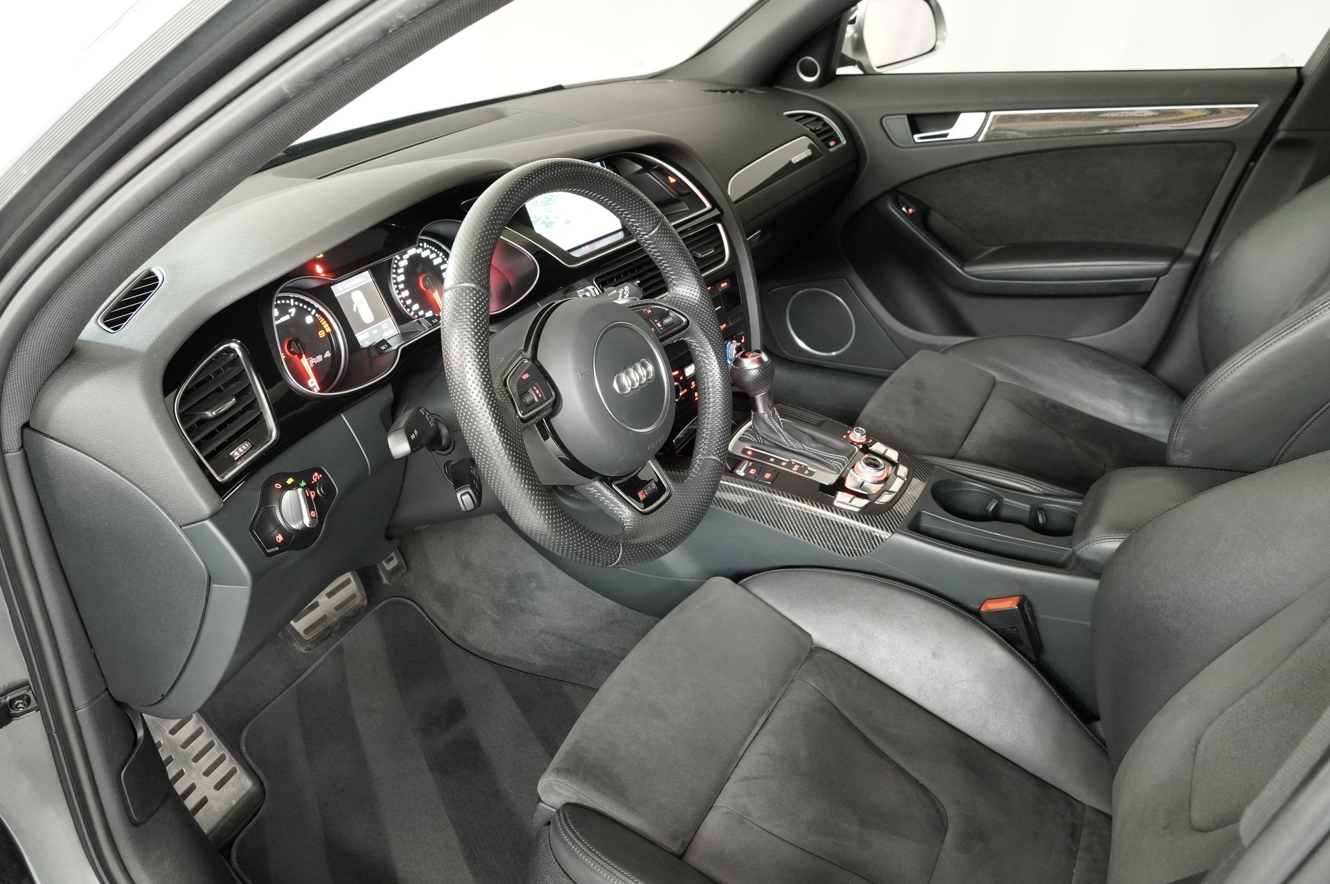 AUDI RS4 Avant 4.2 FSI V8 quattro S-tronic-image-9