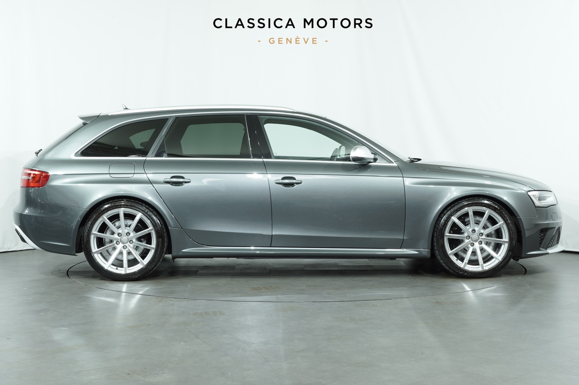 AUDI RS4 Avant 4.2 FSI V8 quattro S-tronic-image-2