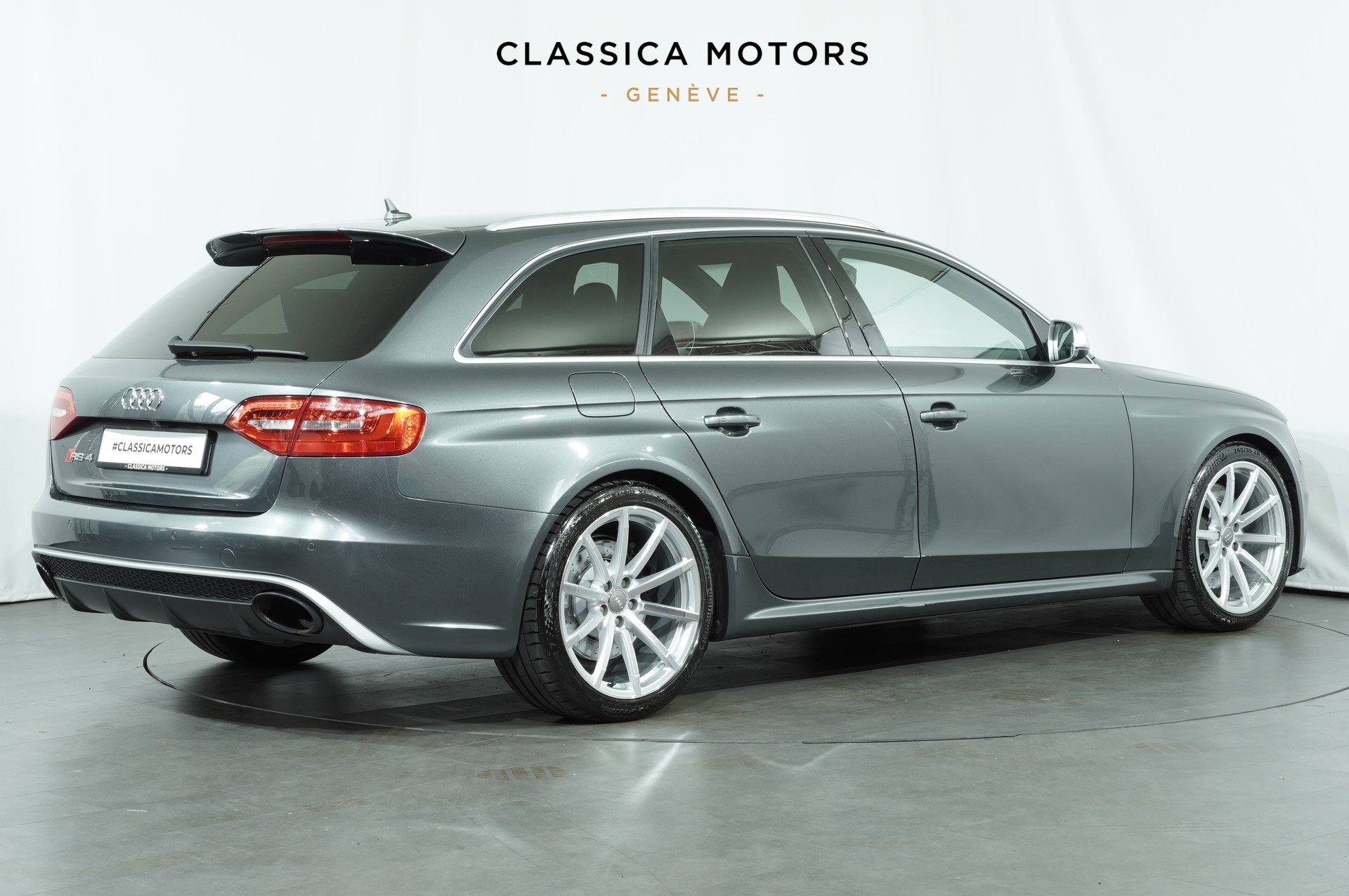 AUDI RS4 Avant 4.2 FSI V8 quattro S-tronic-image-3
