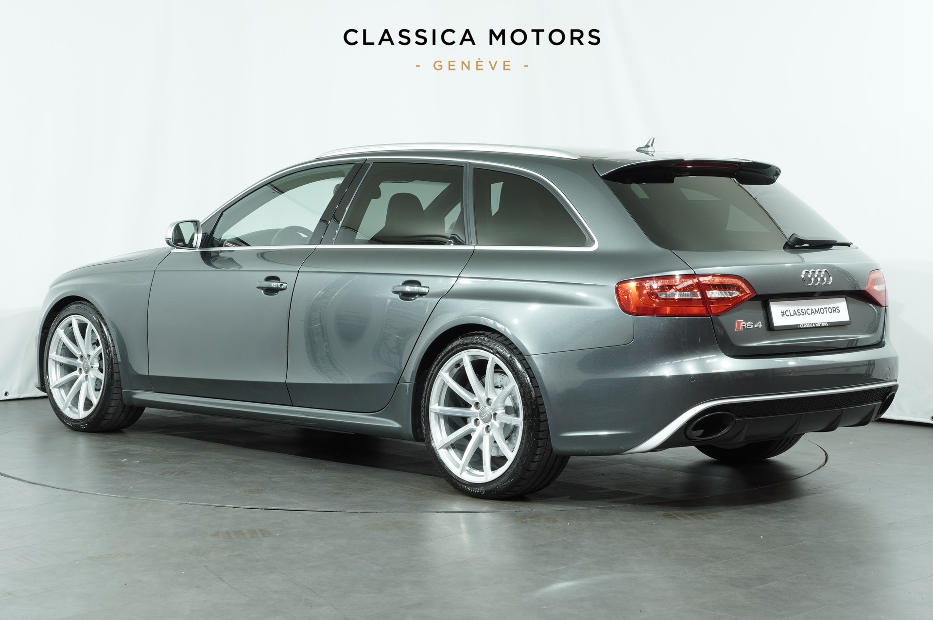 AUDI RS4 Avant 4.2 FSI V8 quattro S-tronic-image-5