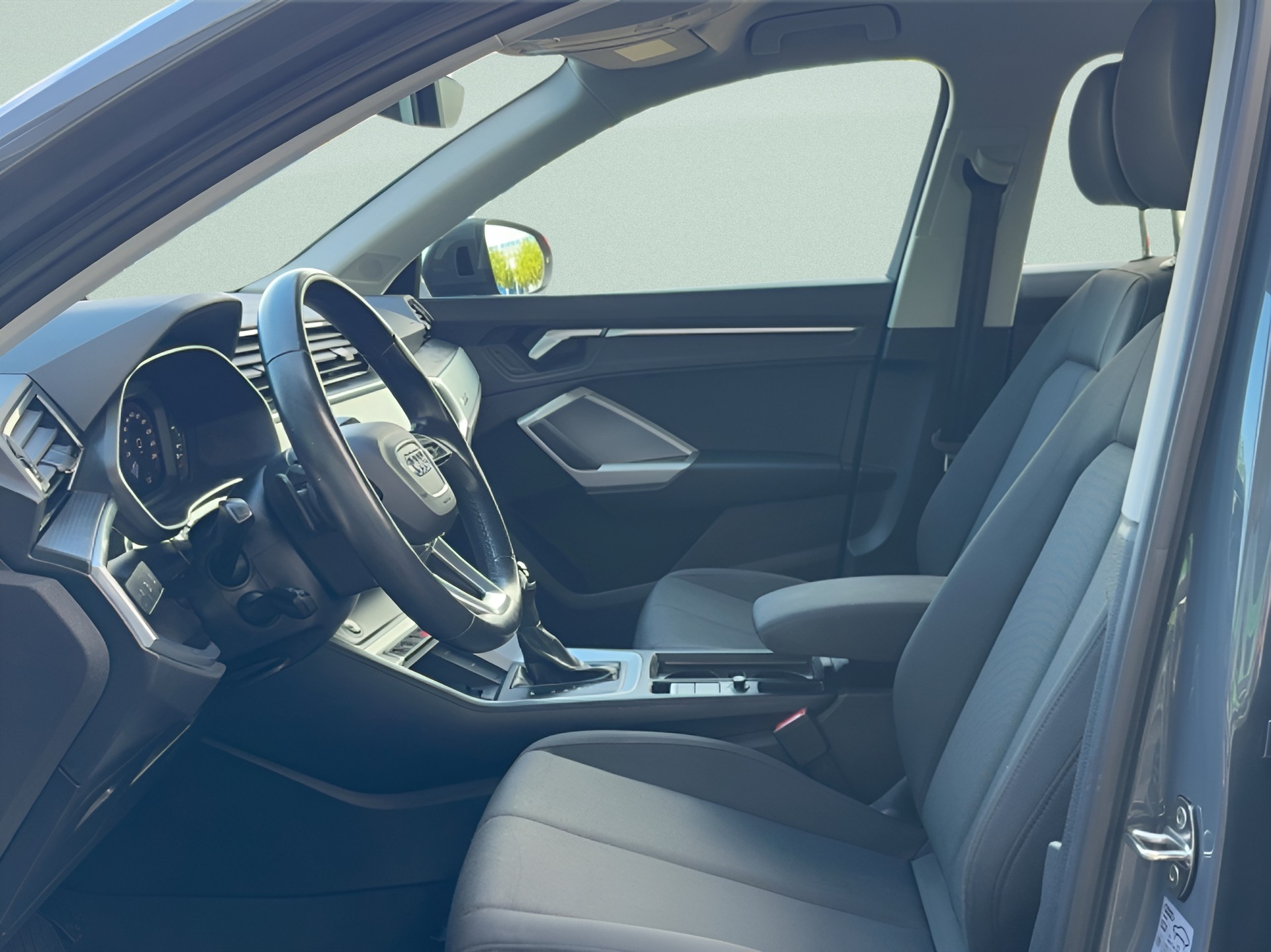 AUDI Q3 35 TDI advanced quattro S-tronic-image-9