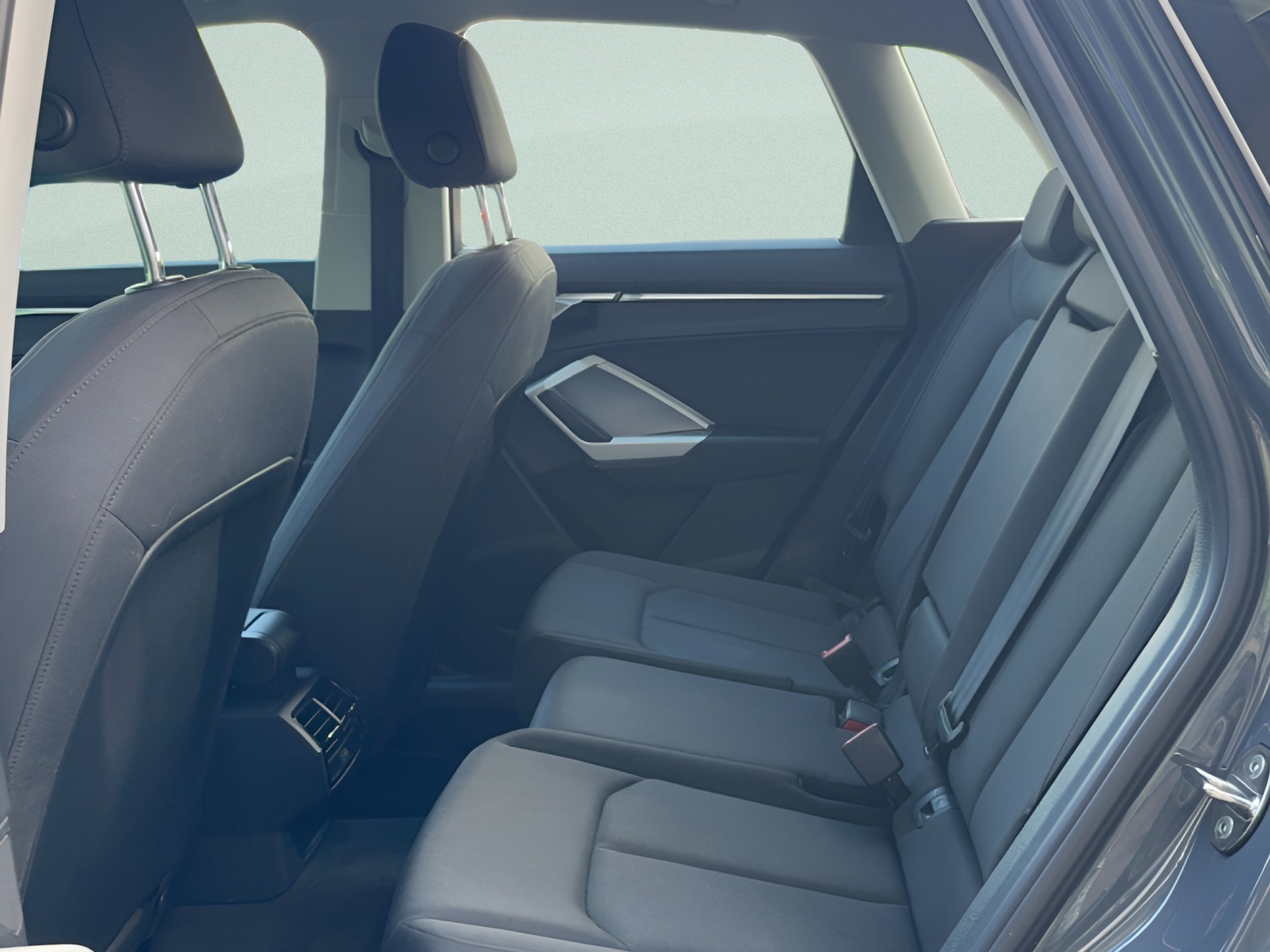 AUDI Q3 35 TDI advanced quattro S-tronic-image-15