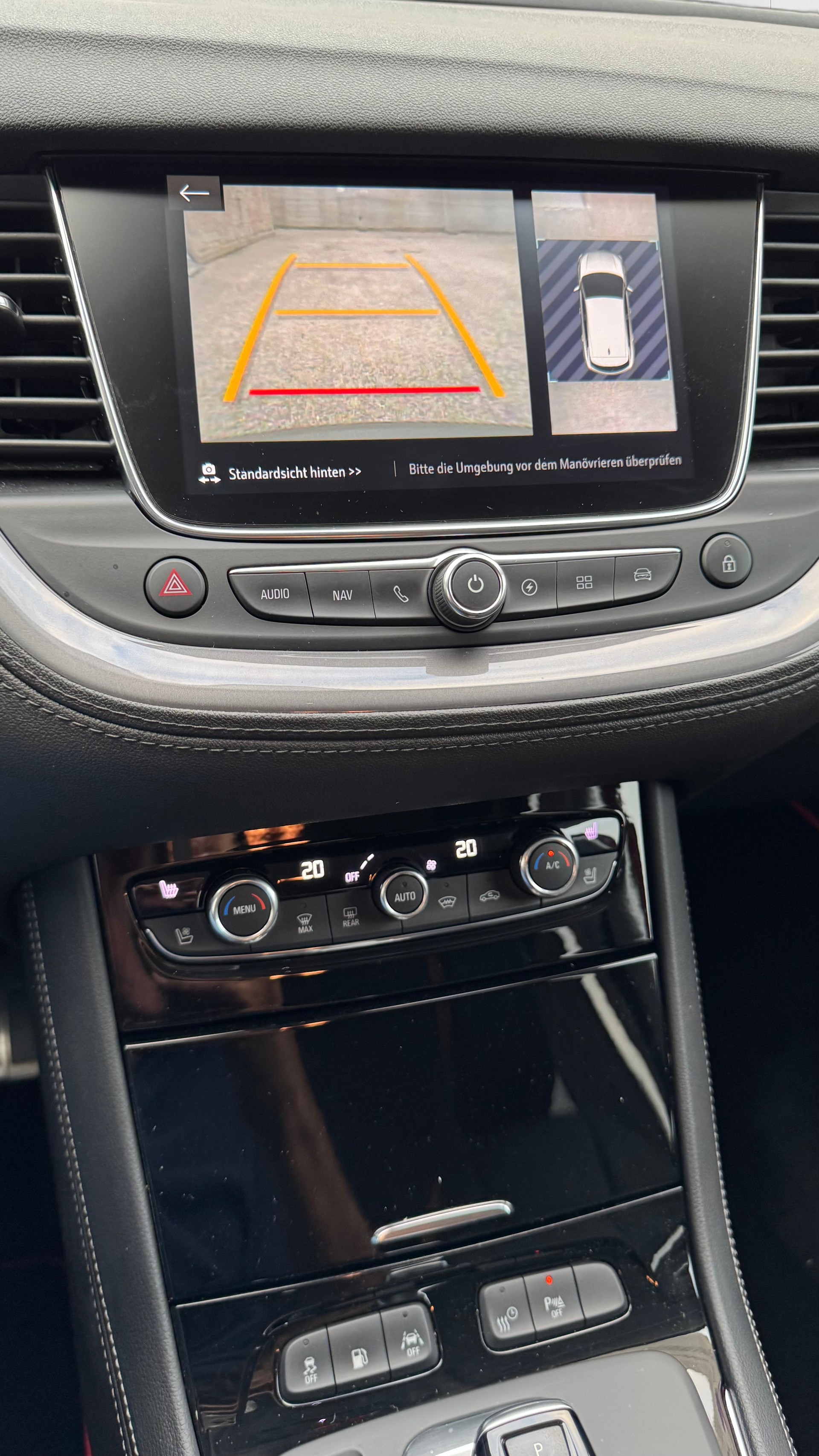 OPEL Grandland X 1.6 Hybrid4 Ultimate Automatik-image-14