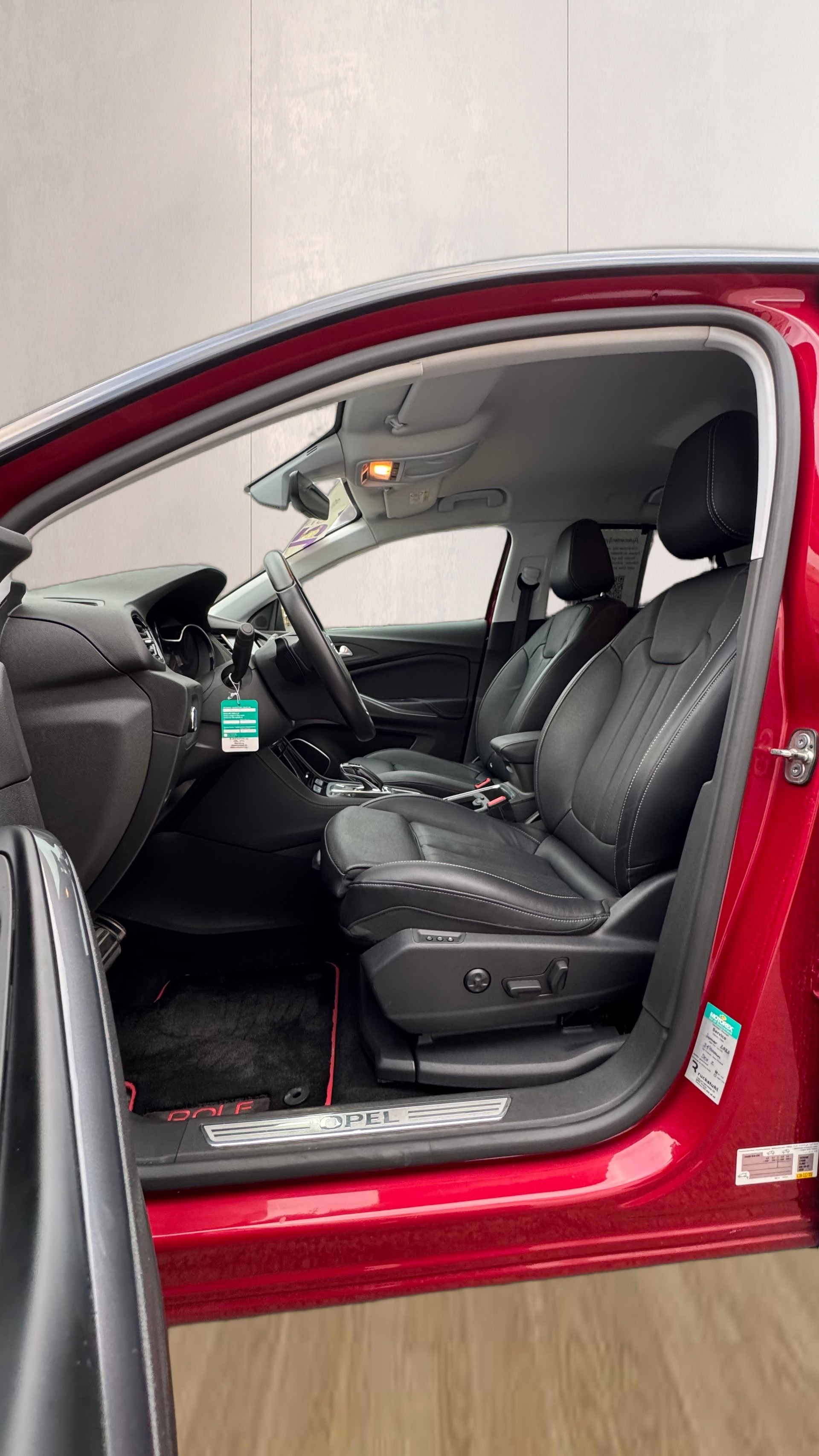 OPEL Grandland X 1.6 Hybrid4 Ultimate Automatik-image-10