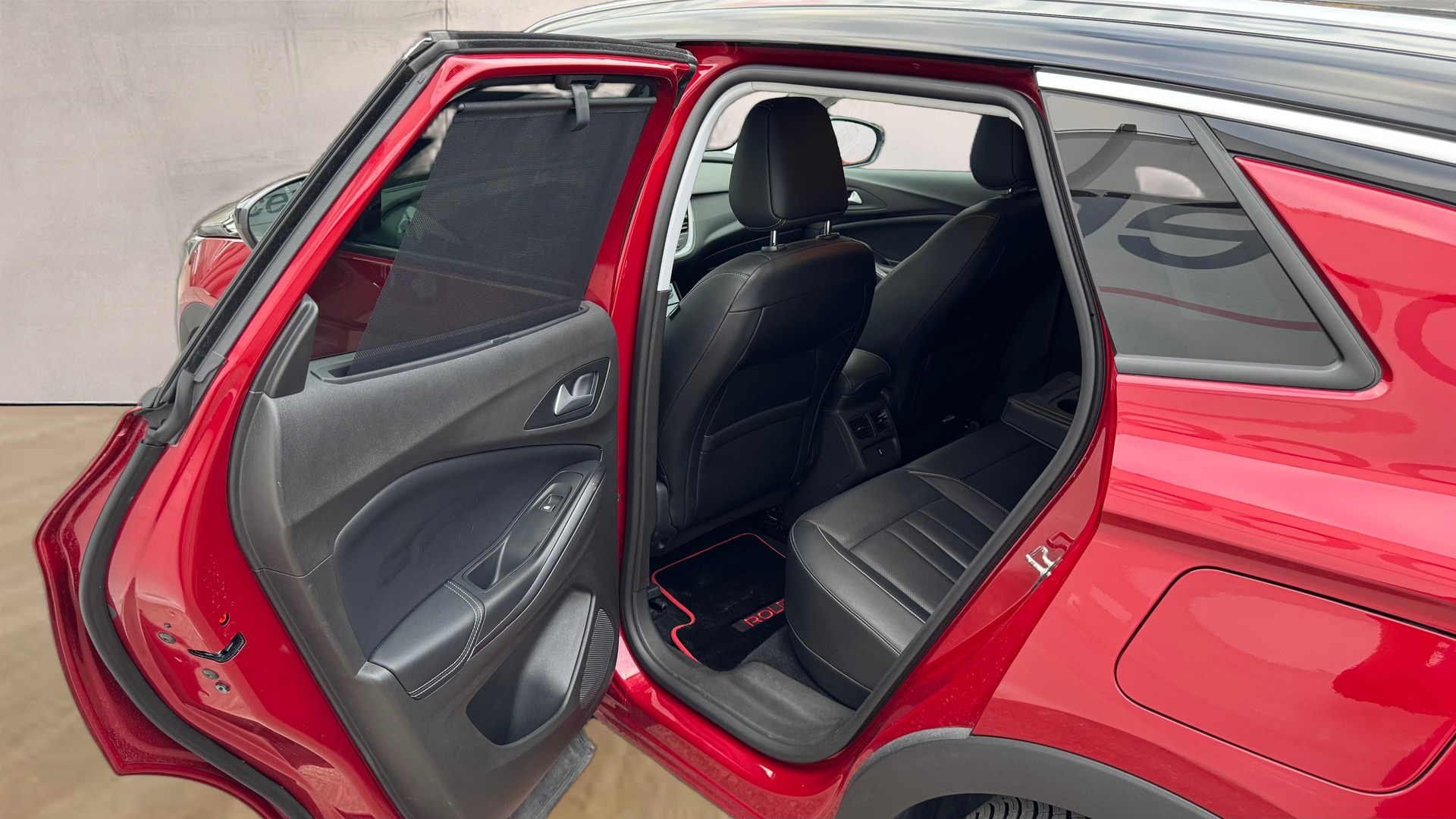OPEL Grandland X 1.6 Hybrid4 Ultimate Automatik-image-8