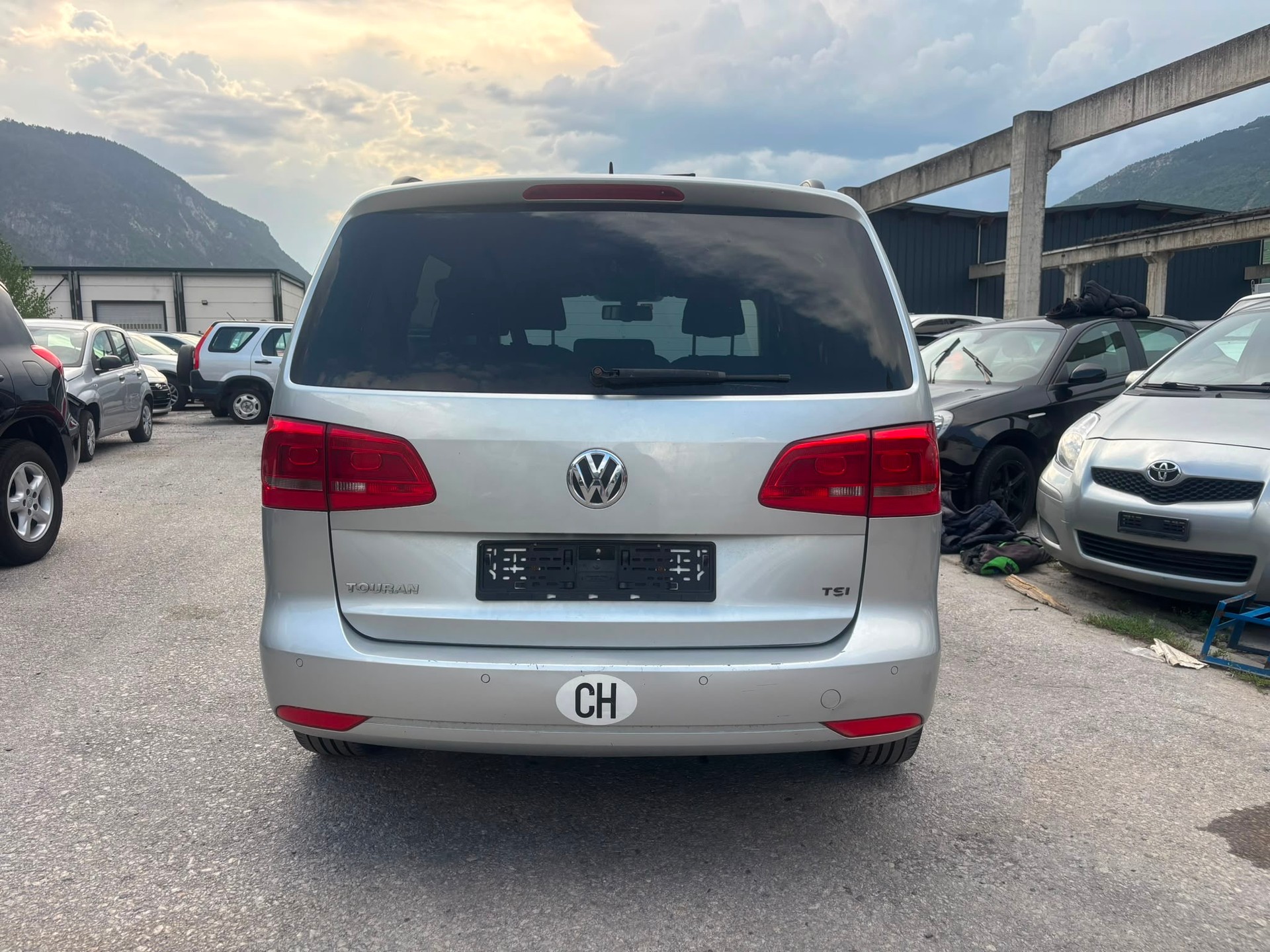 VW Touran 1.4 TSI Trendline-image-1