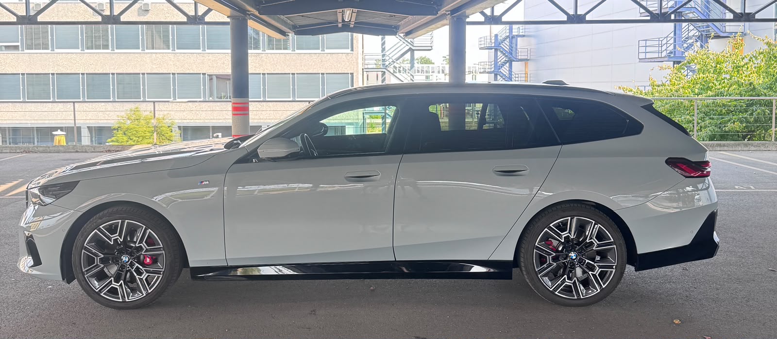 BMW 520d xDrive-image-1