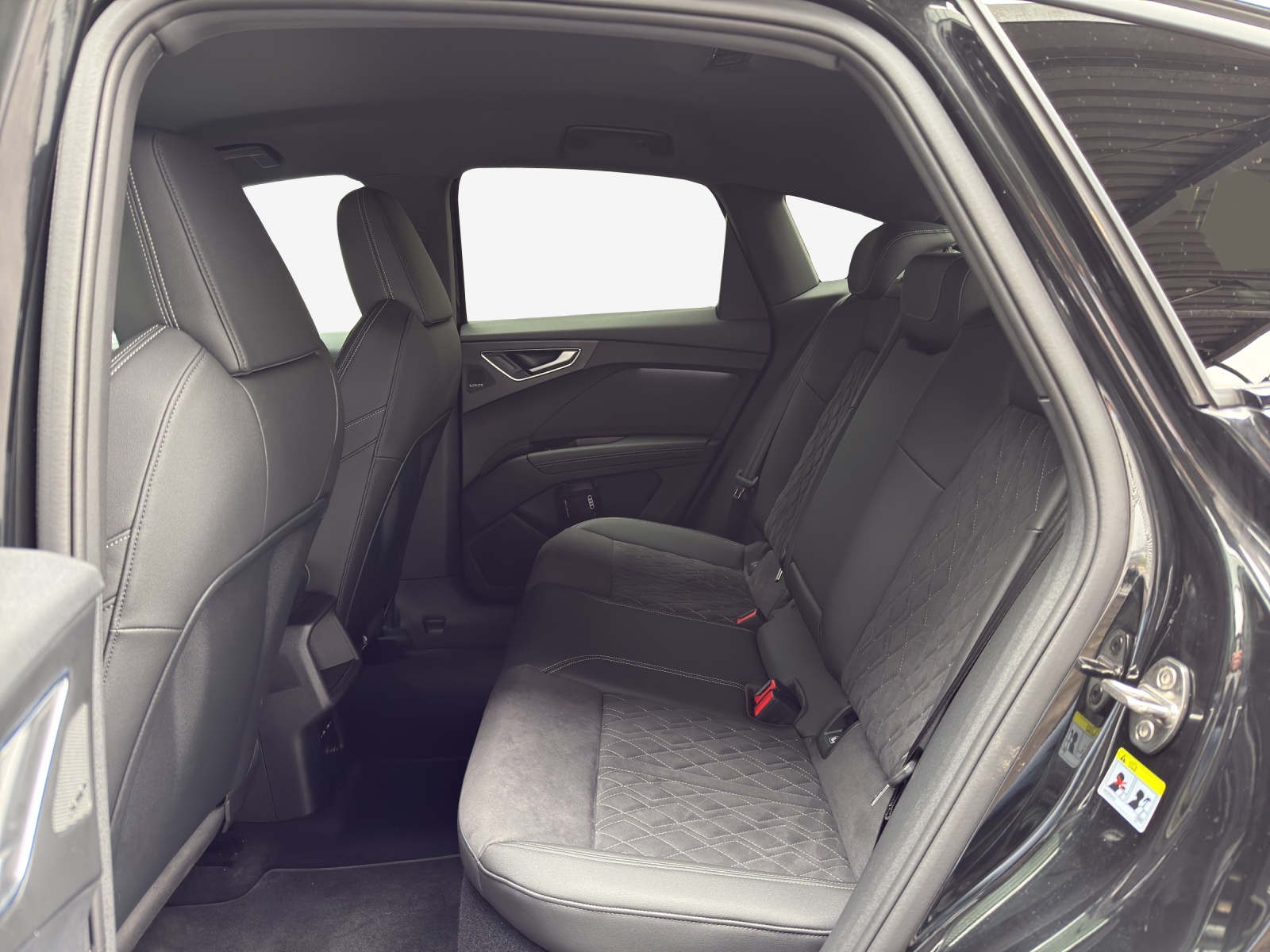 AUDI Q4 Sportback e-tron 45 quattro-image-12