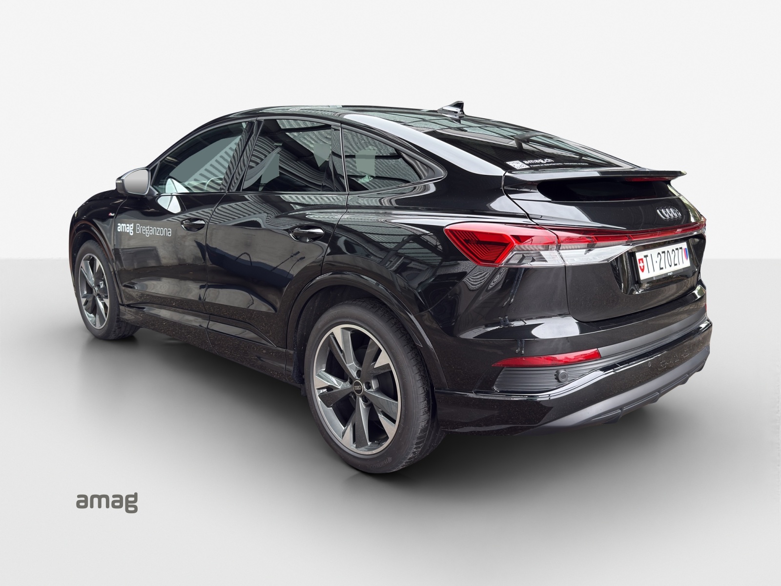 AUDI Q4 Sportback e-tron 45 quattro-showroom-element-3