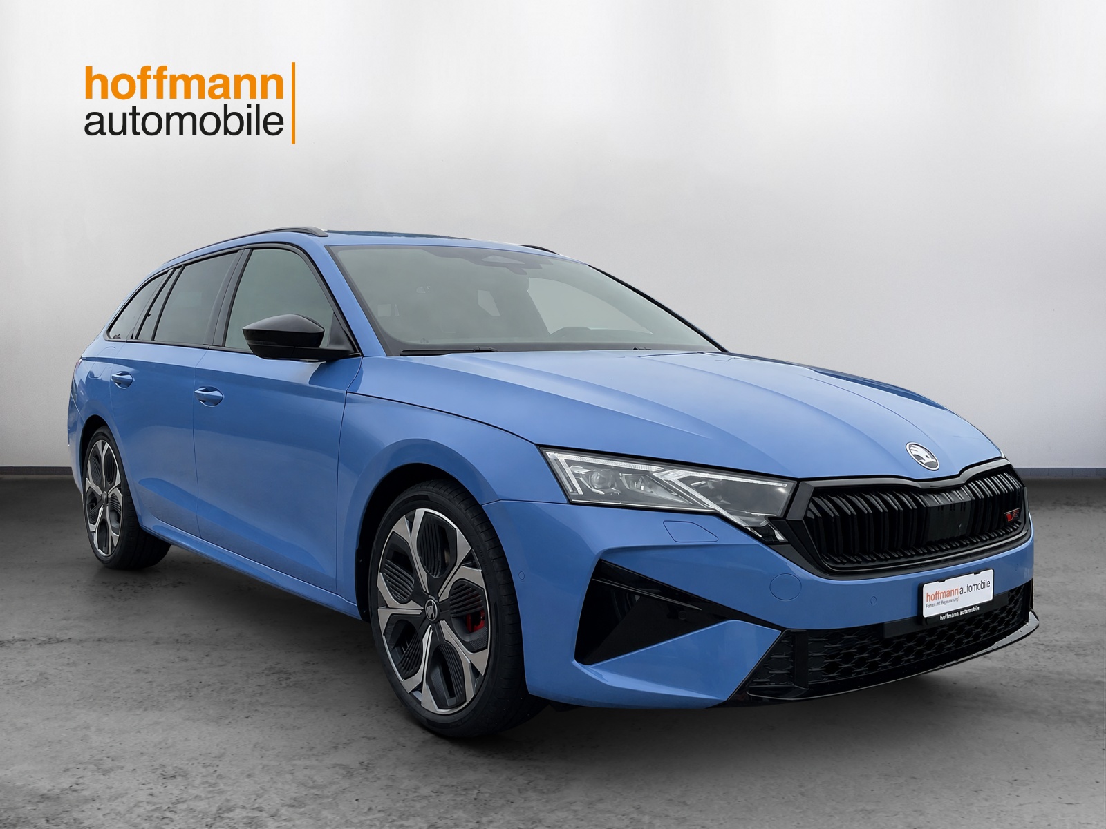 SKODA Octavia Combi 2.0 TSI DSG RS 30 Years Edition-image-2