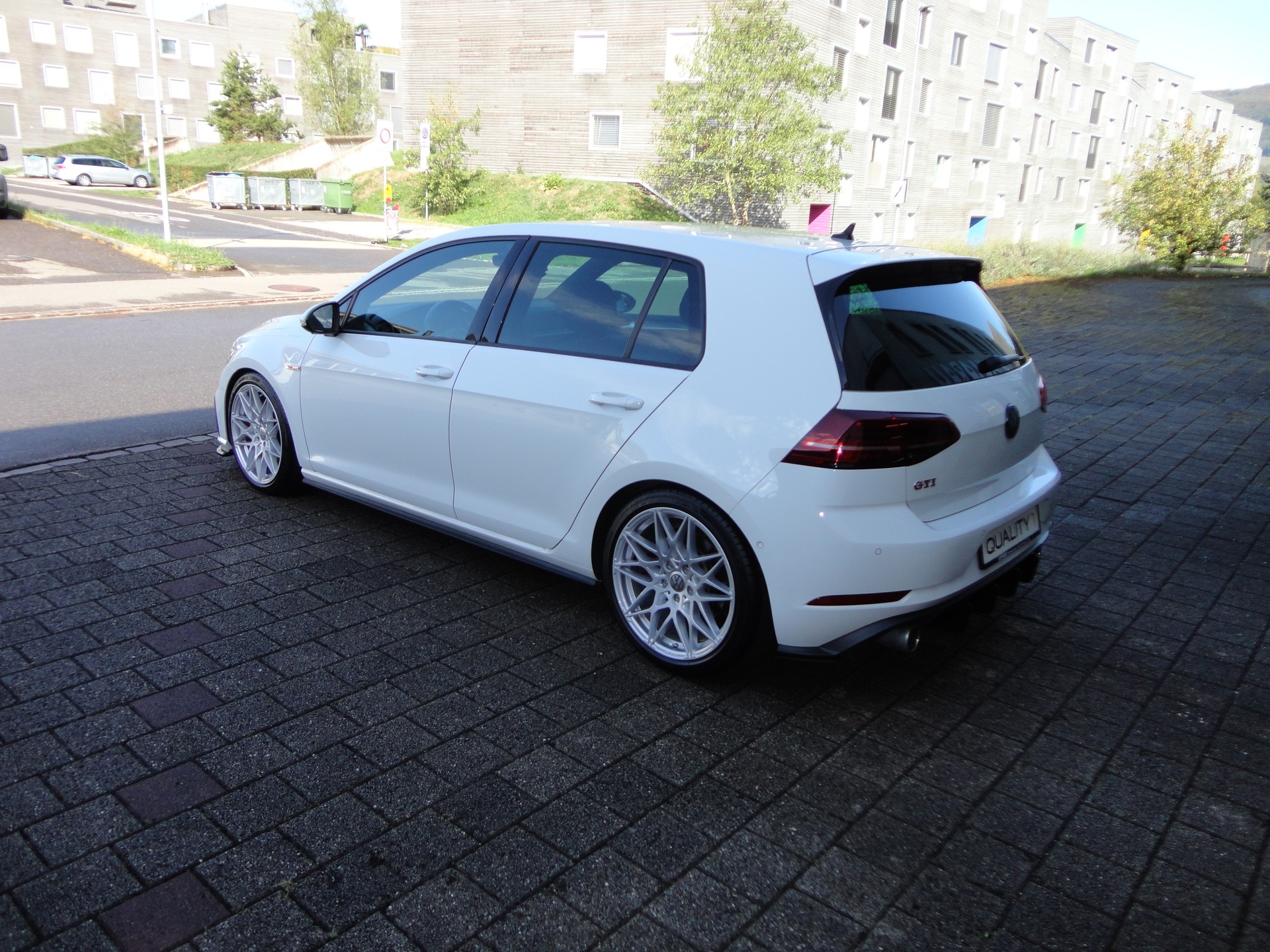 VW Golf 2.0 TSI GTI Performance DSG-image-2