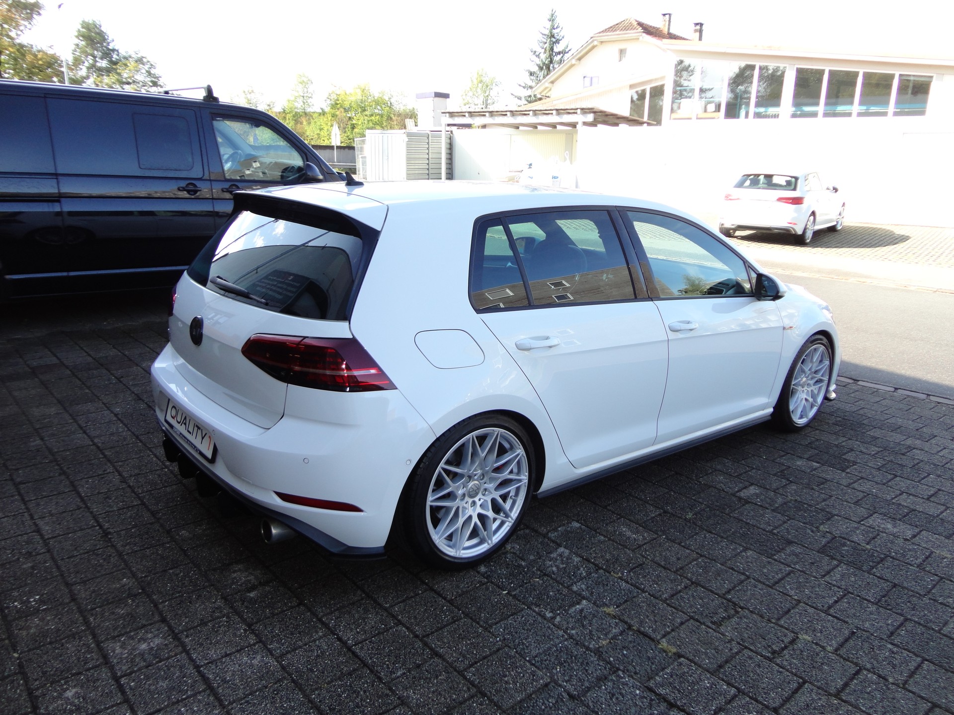 VW Golf 2.0 TSI GTI Performance DSG-image-4