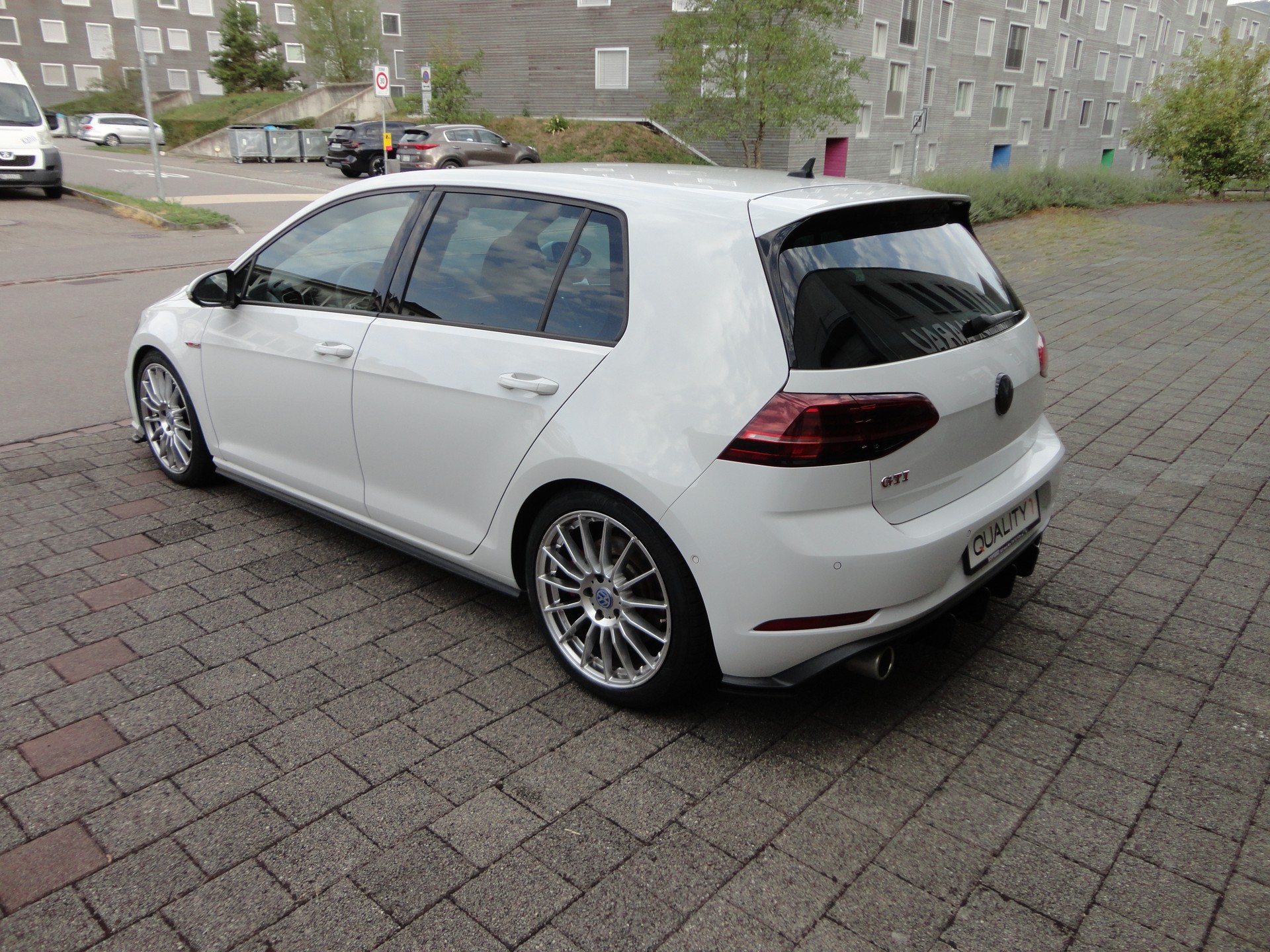 VW Golf 2.0 TSI GTI Performance DSG-image-2