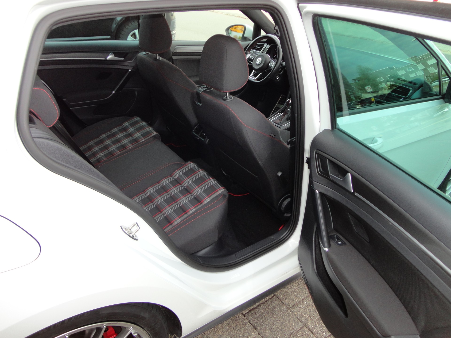 VW Golf 2.0 TSI GTI Performance DSG-image-11