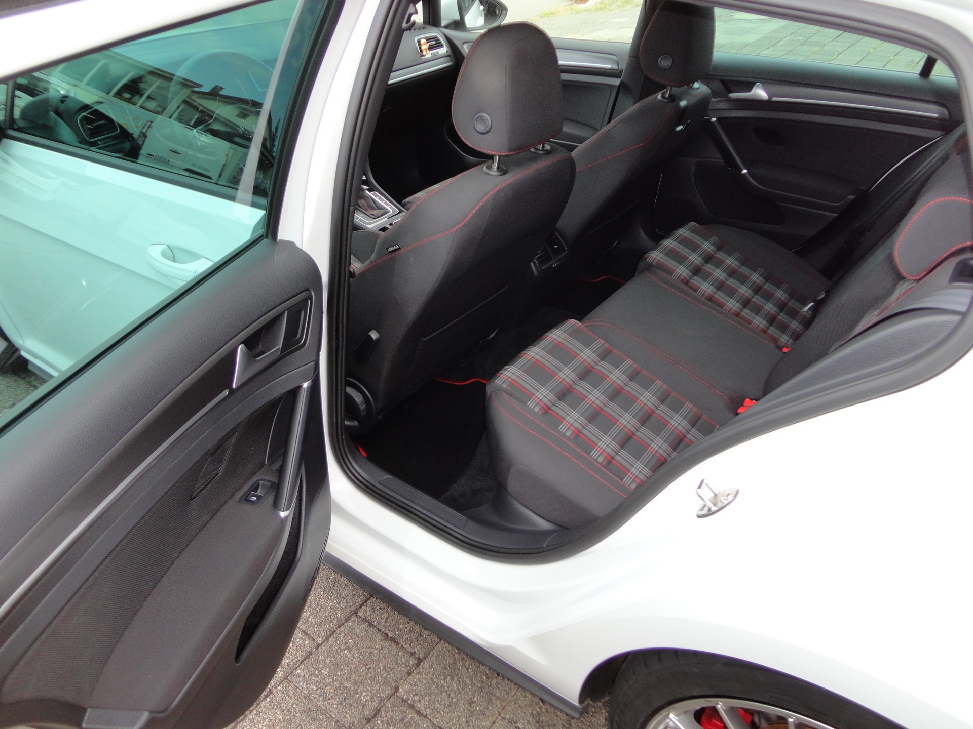 VW Golf 2.0 TSI GTI Performance DSG-image-9