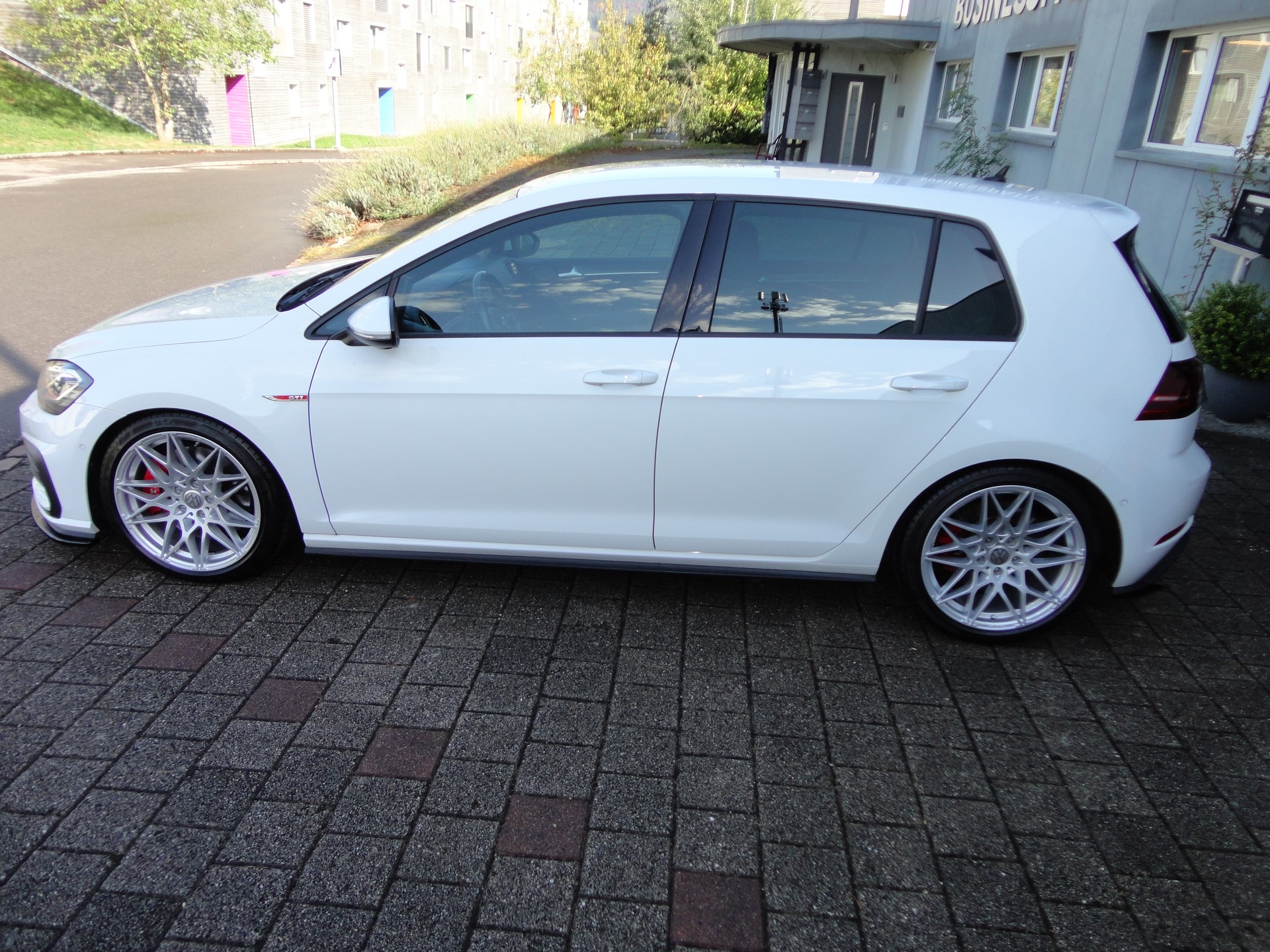 VW Golf 2.0 TSI GTI Performance DSG-image-1