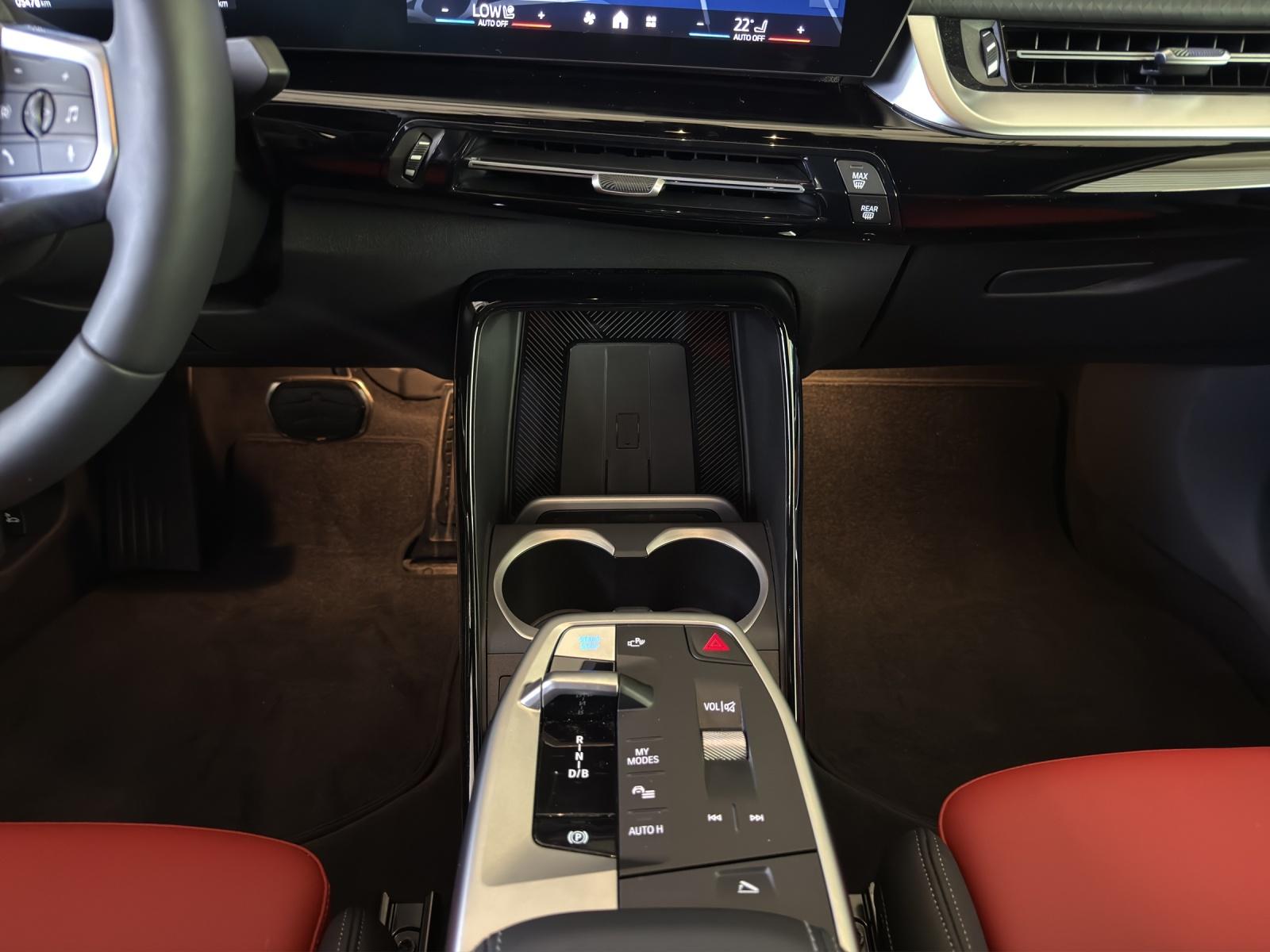 BMW iX2 30 xDrive M-SportPaketPro-image-16